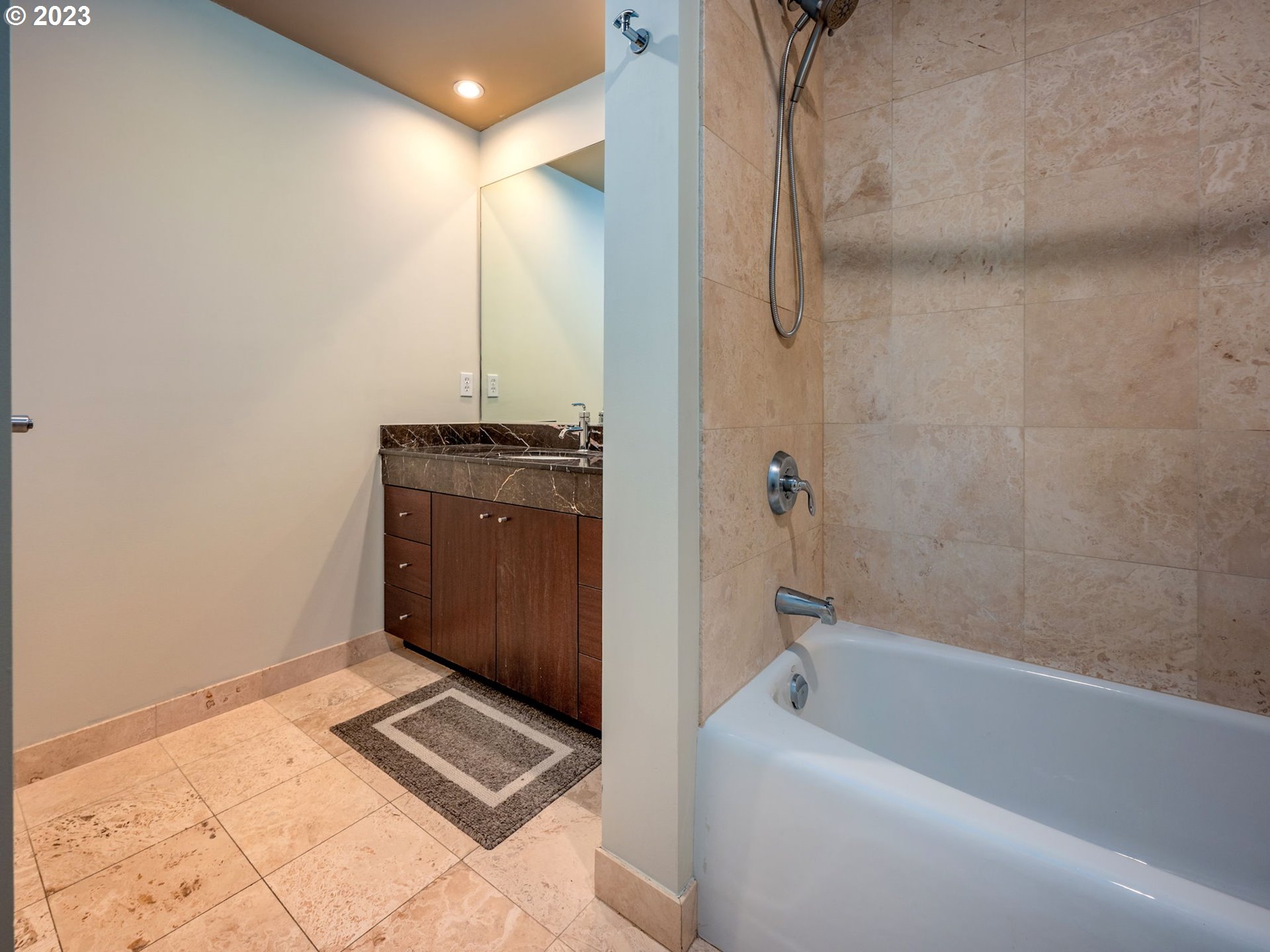 Photo #13: 23028744 Listing 