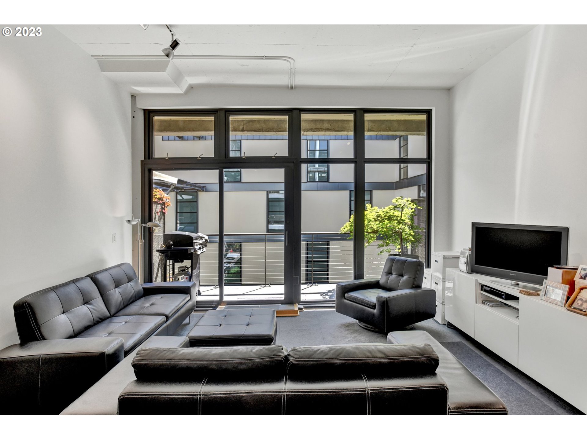 Photo #19: 23028876 Listing 