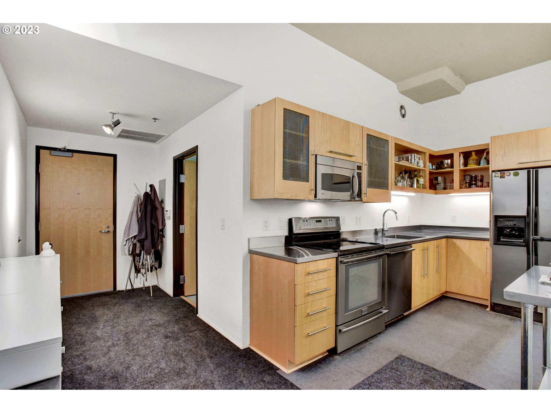 Photo #8: 23028876 Listing 