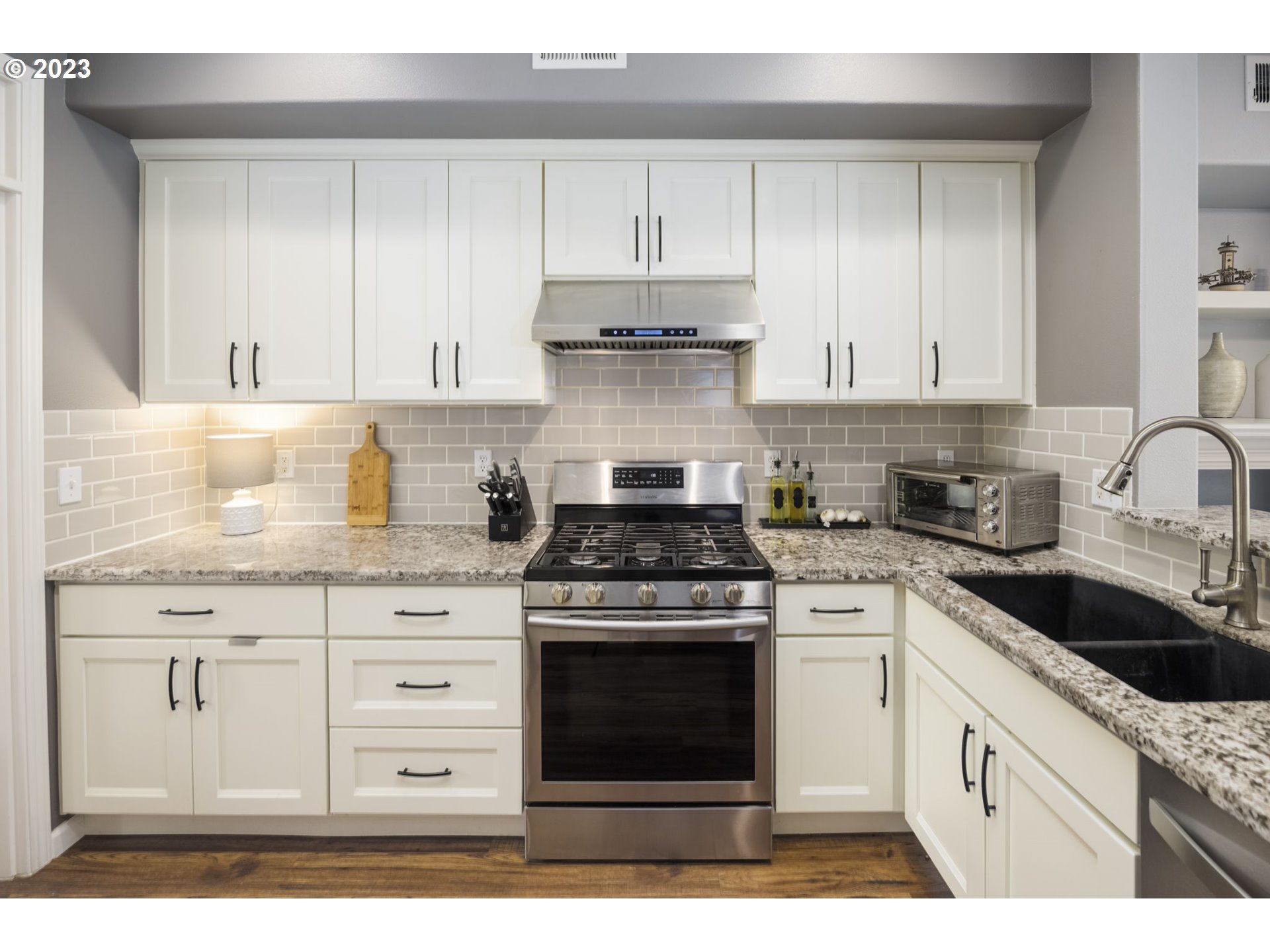 Photo #2: 23029995 Listing 