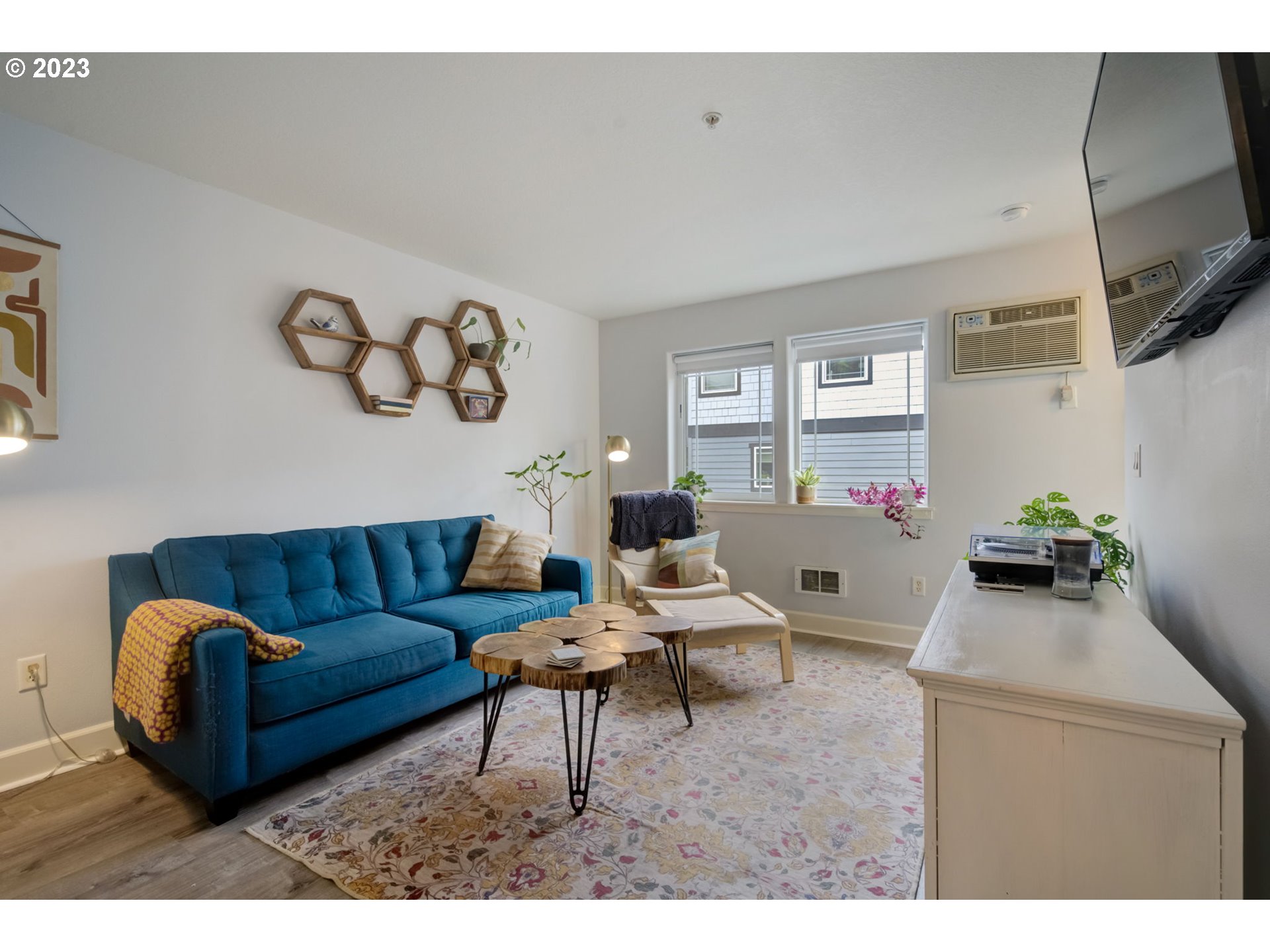 Photo #3: 23043112 Listing 