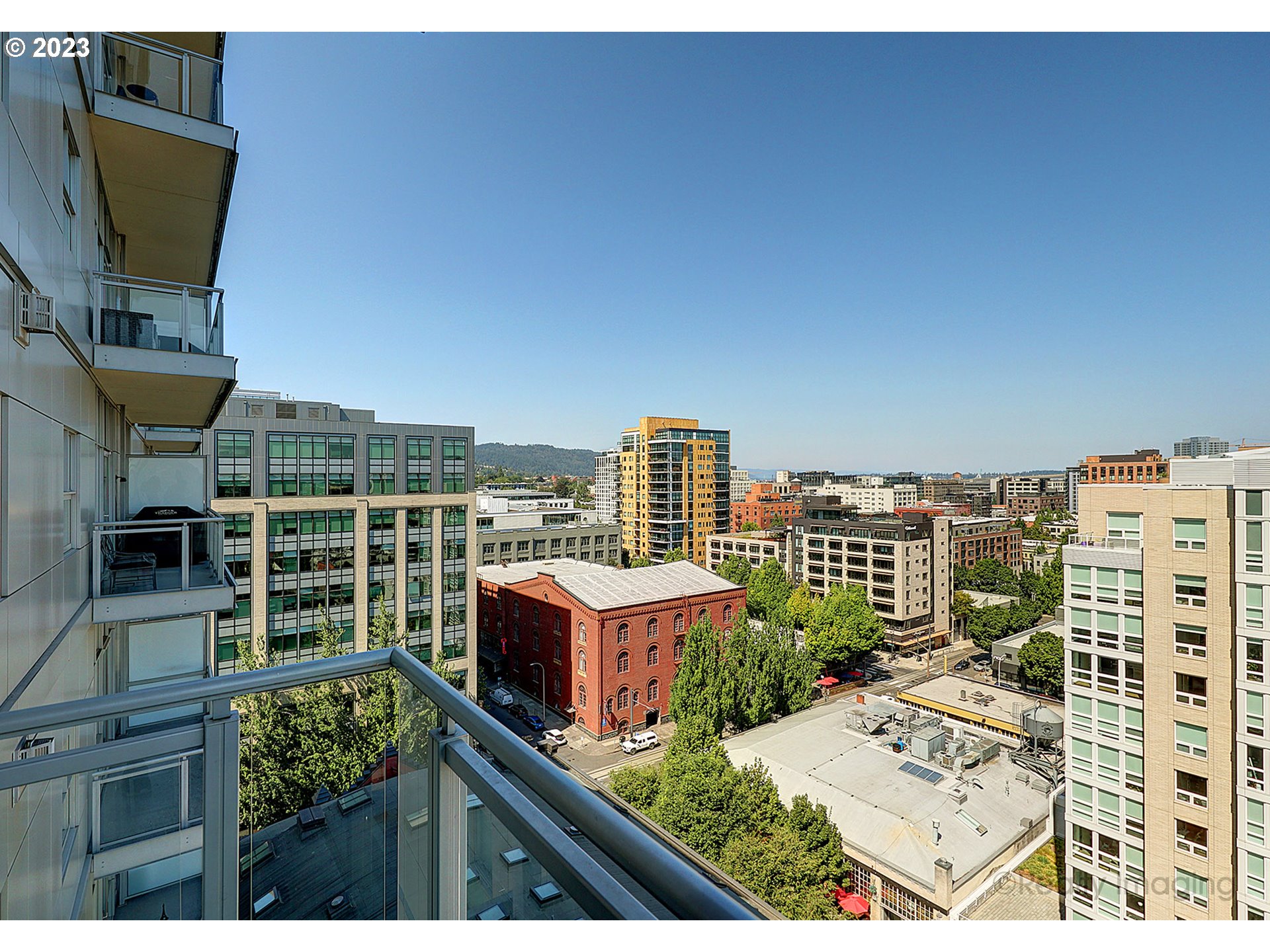 Photo #16: 23044225 Listing 