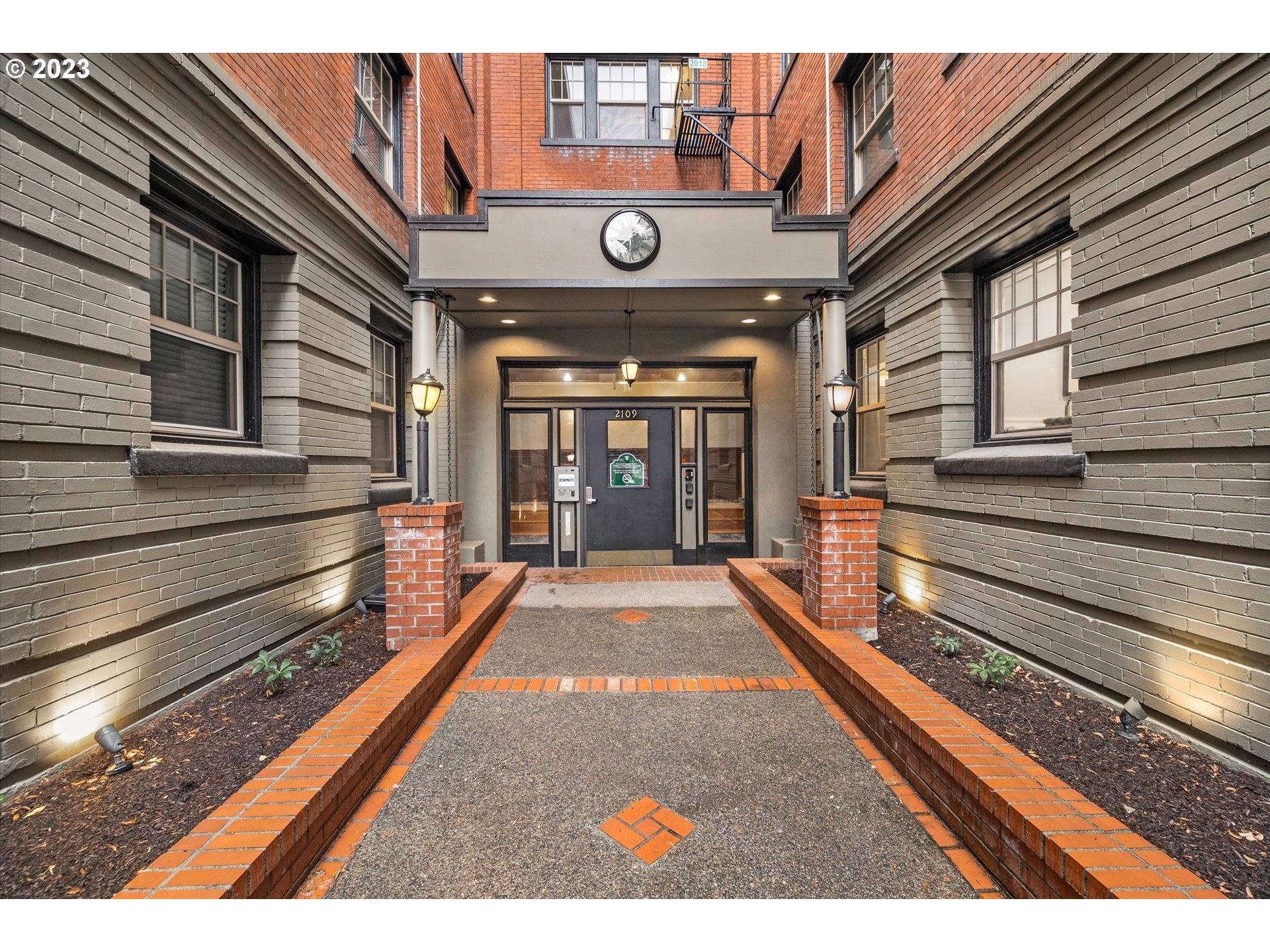 Photo #3: 23045644 Listing 