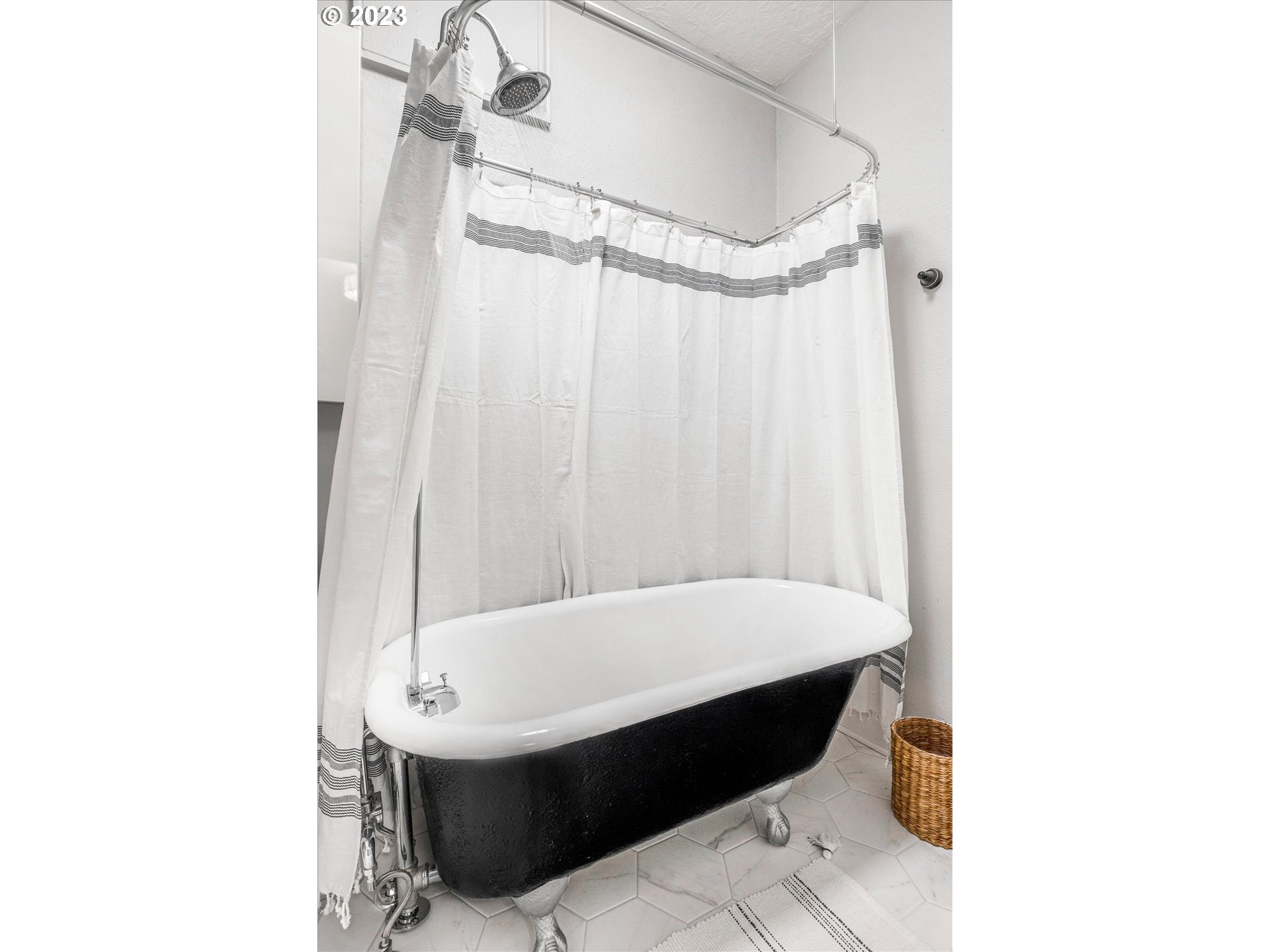 Photo #21: 23045644 Listing 
