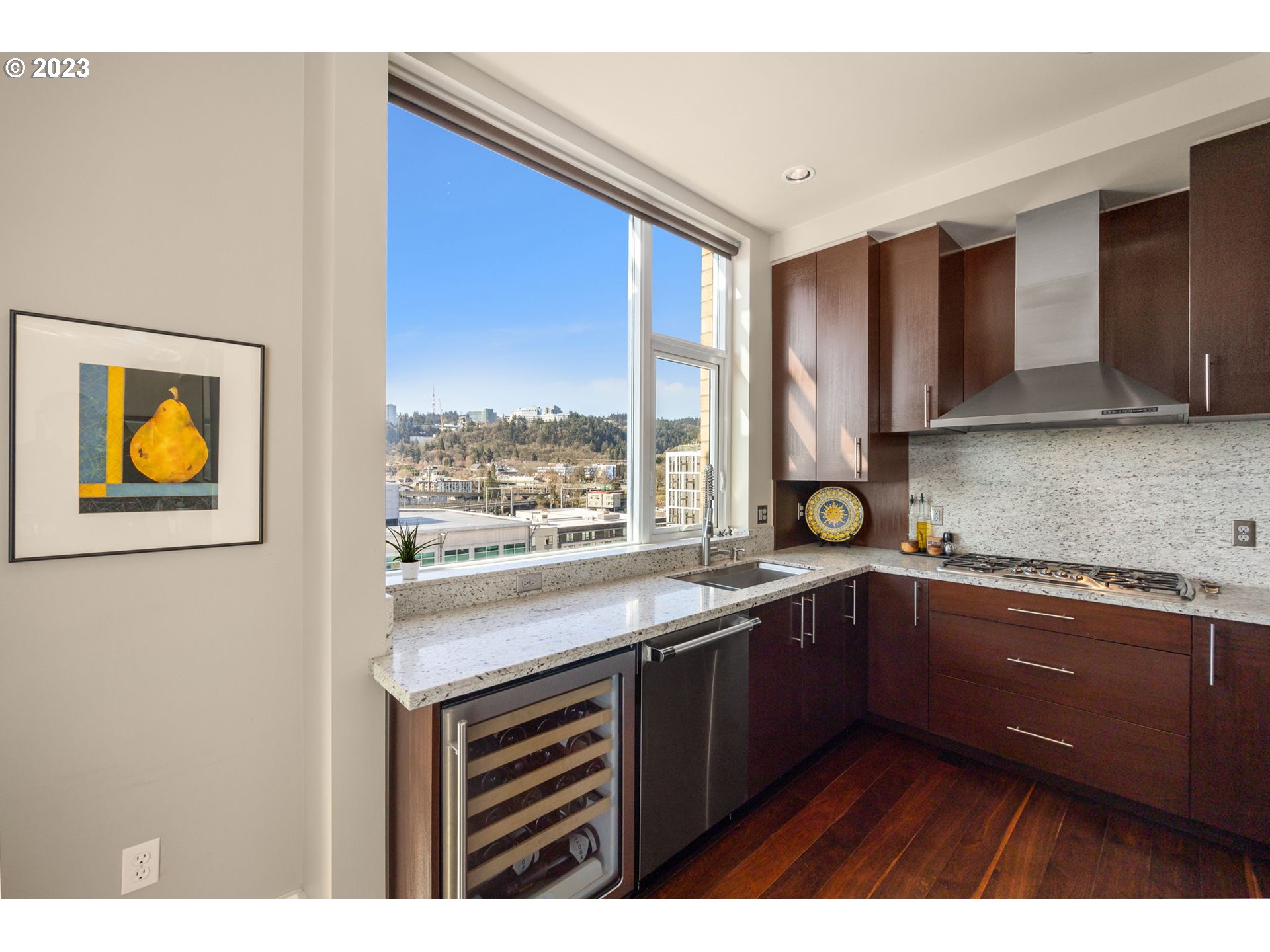 Photo #5: 23046878 Listing 