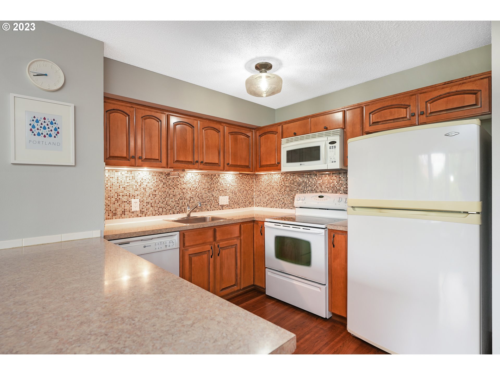Photo #15: 23047097 Listing 