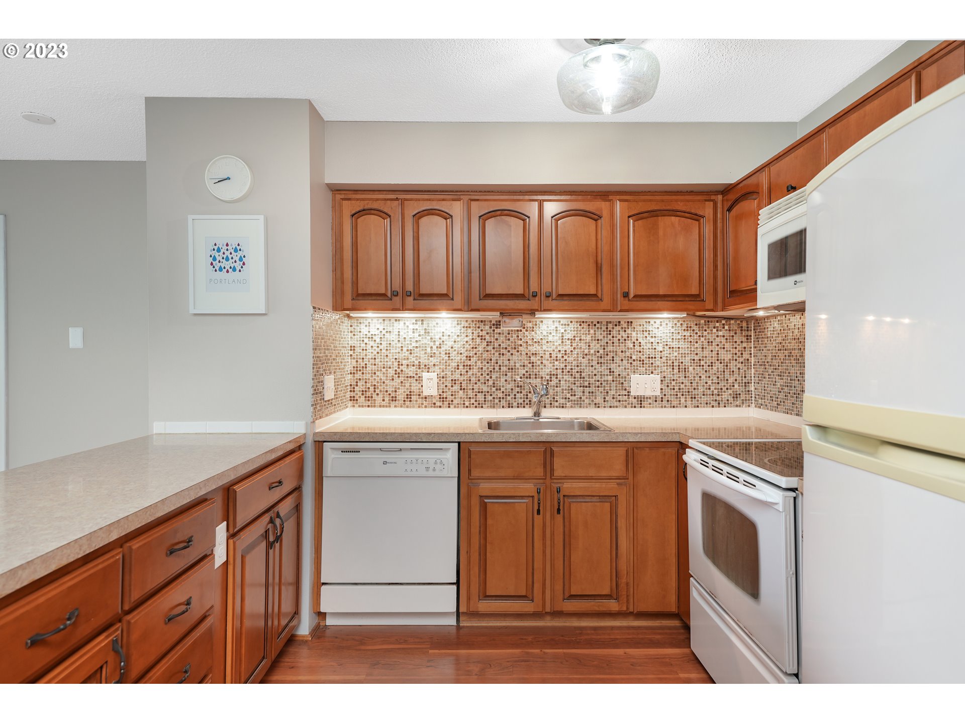 Photo #14: 23047097 Listing 