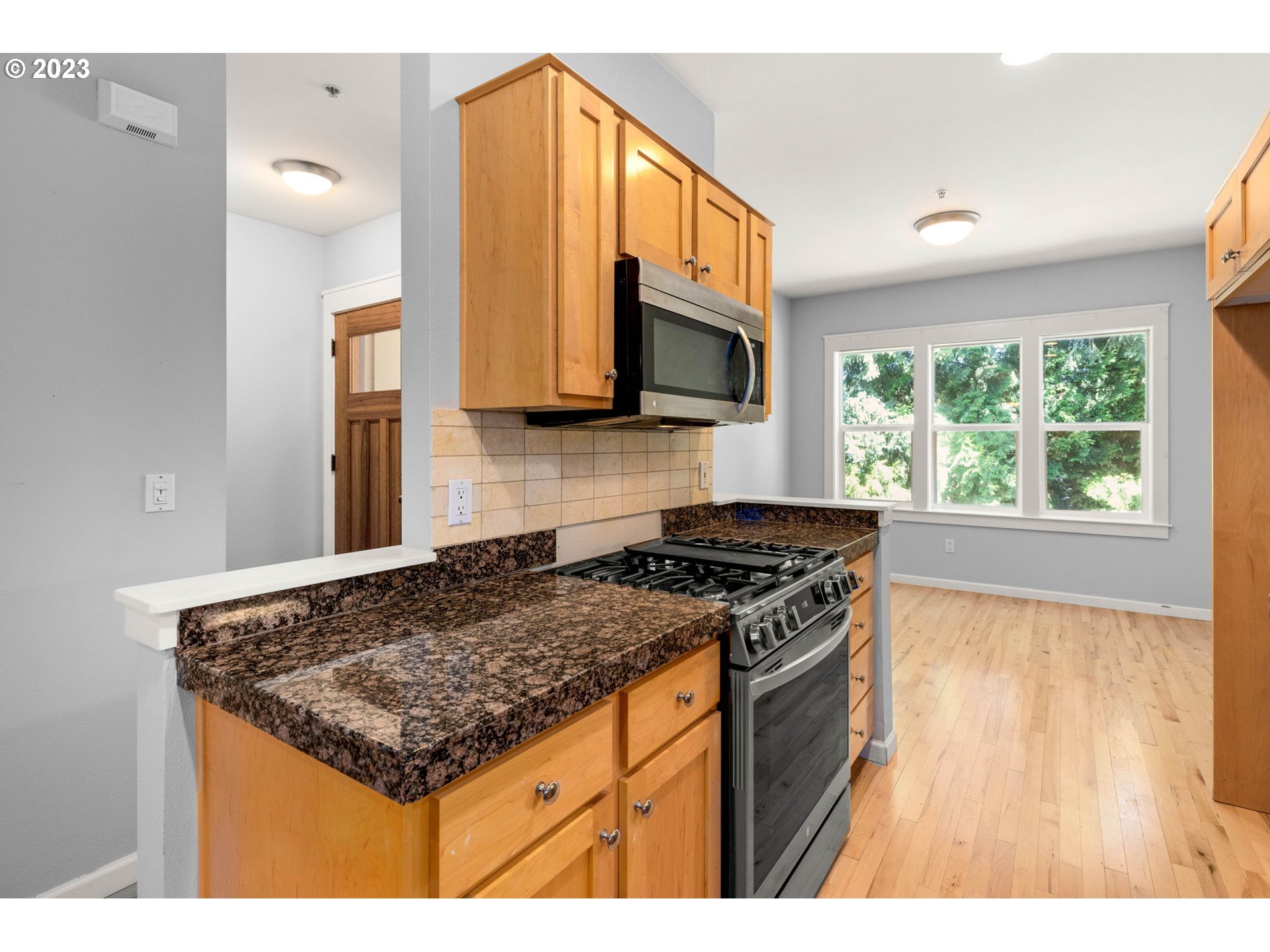 Photo #5: 23047492 Listing 