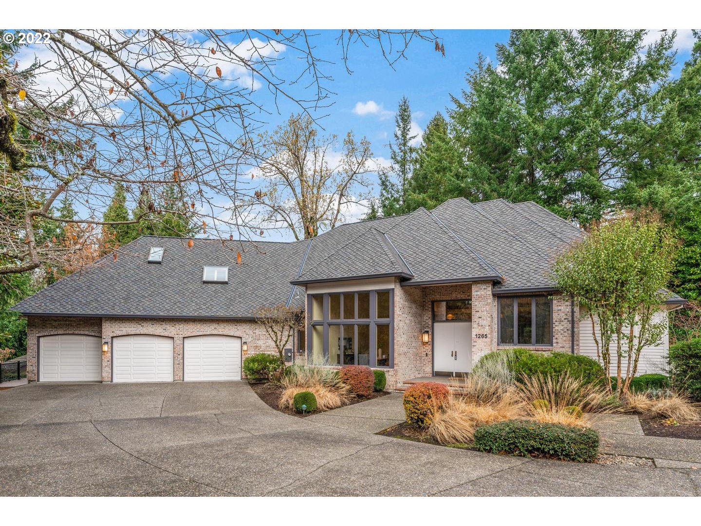 1265 S MILITARY RD, Portland, OR 97219