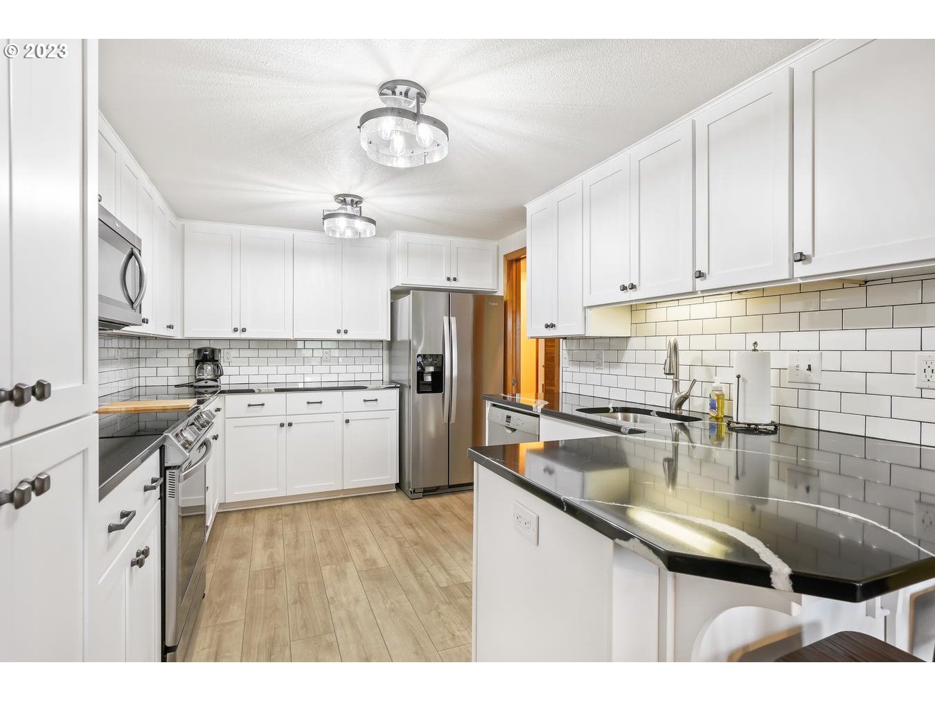 Photo #6: 23060458 Listing 