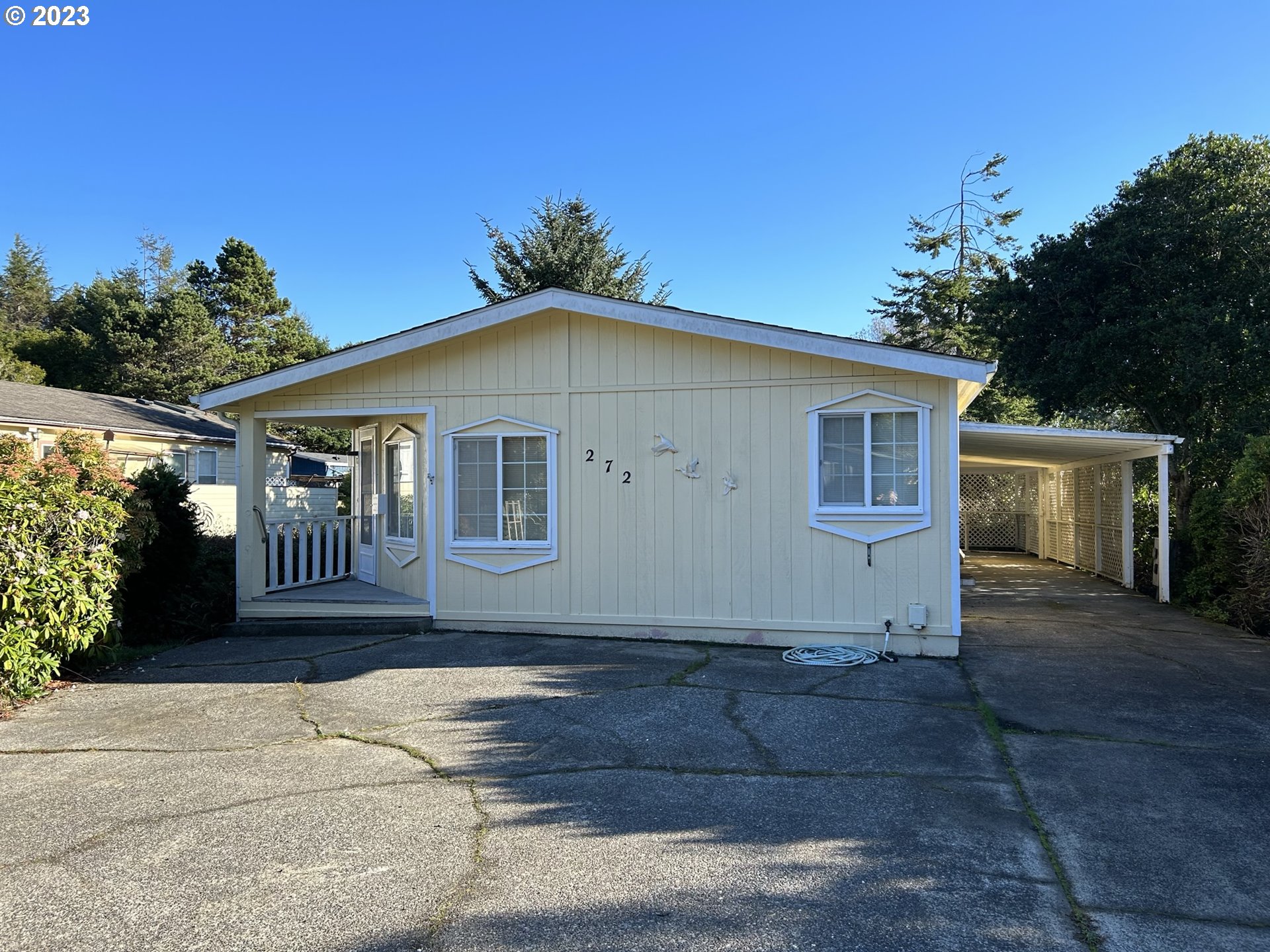 1600 RHODODENDRON DR 272 Florence, Oregon Great "move-in ready" home in Greentrees East. Comes with newer appliances and a brand new dishwasher. Roof and newer stove were replaced in 2011. Water heater replaced in 2016. Carpets are freshly cleaned. Come enjoy the benefits of this 55+ gated community on the Oregon Coast. This one won't last long!