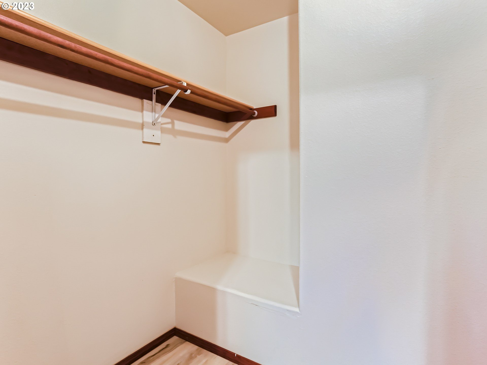 Photo #15: 23062359 Listing 