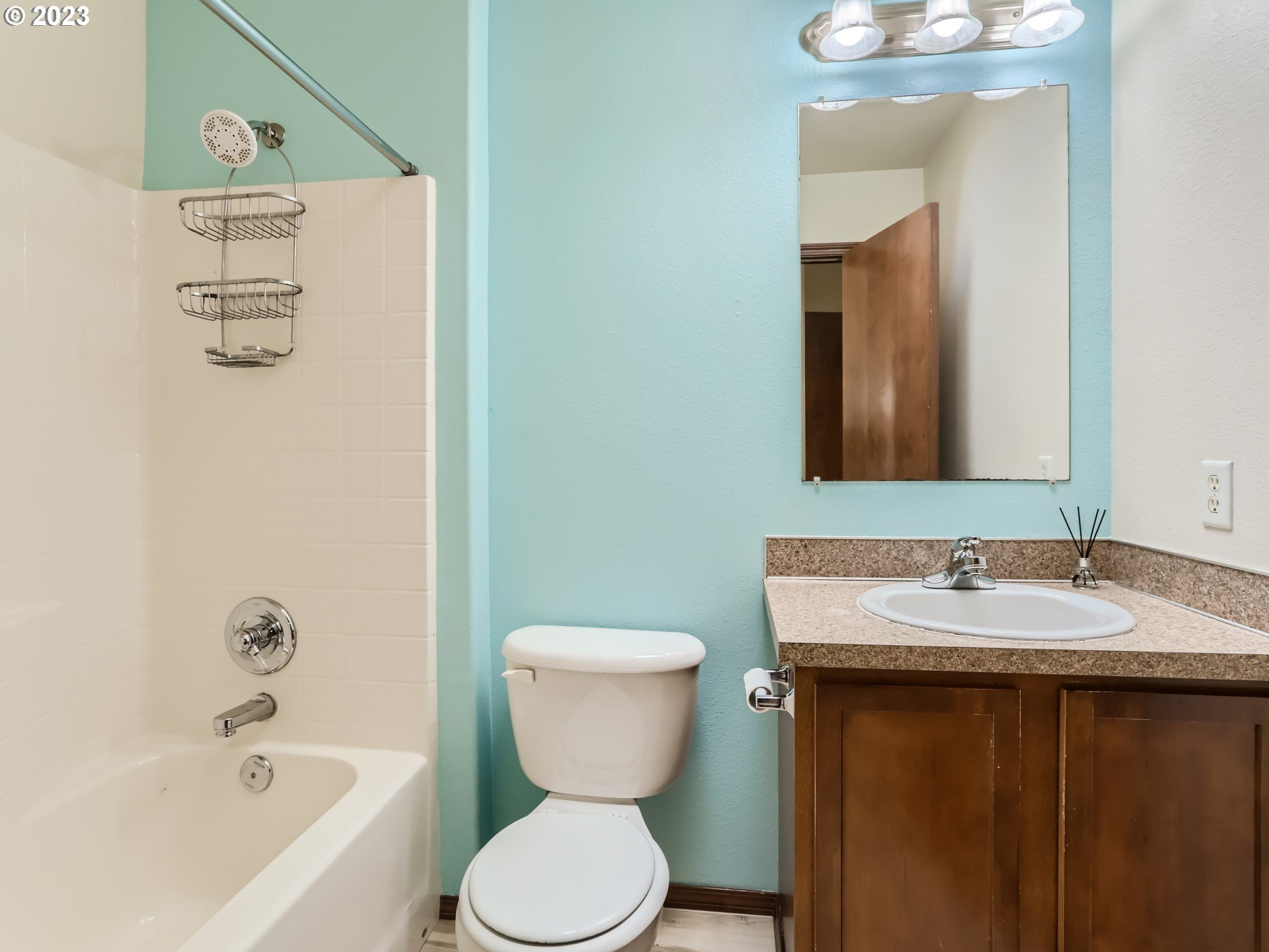 Photo #13: 23062359 Listing 