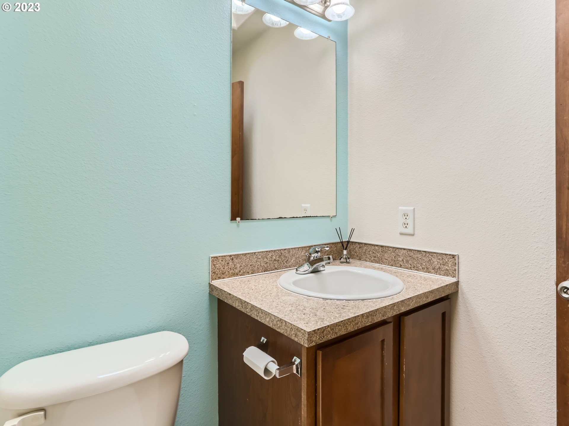 Photo #14: 23062359 Listing 