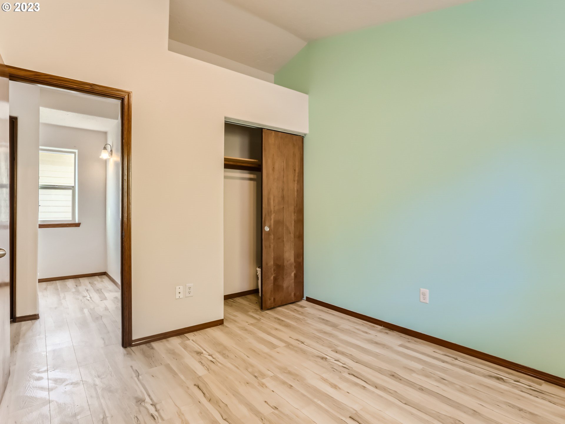 Photo #17: 23062359 Listing 