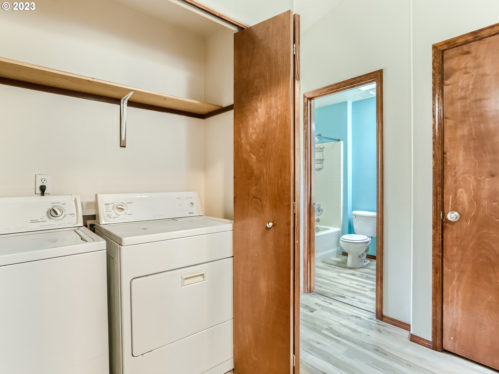 Photo #18: 23062359 Listing 