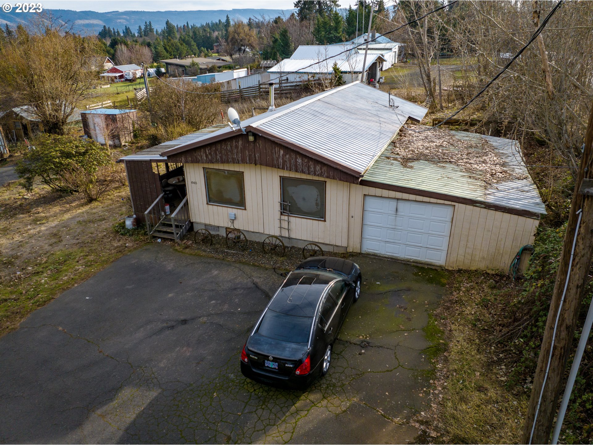 Photo of 1065 COUNTRY CLUB RD Hood River OR 97031