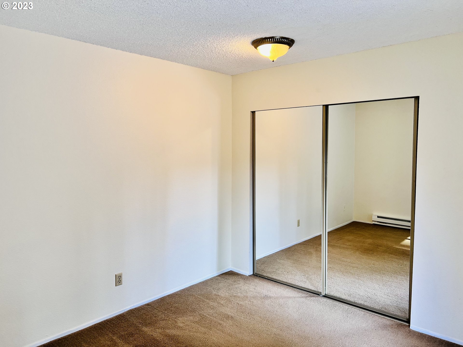 Photo #5: 23068401 Listing 