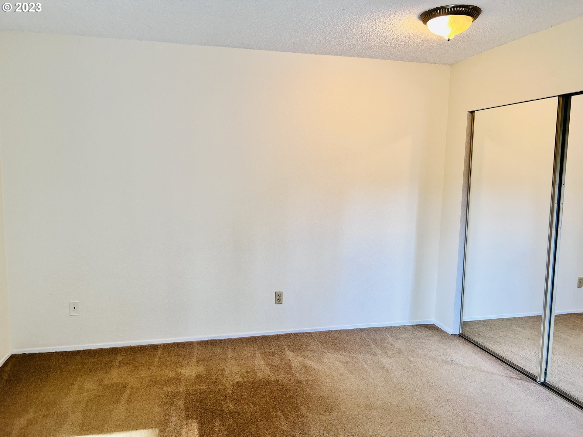 Photo #6: 23068401 Listing 