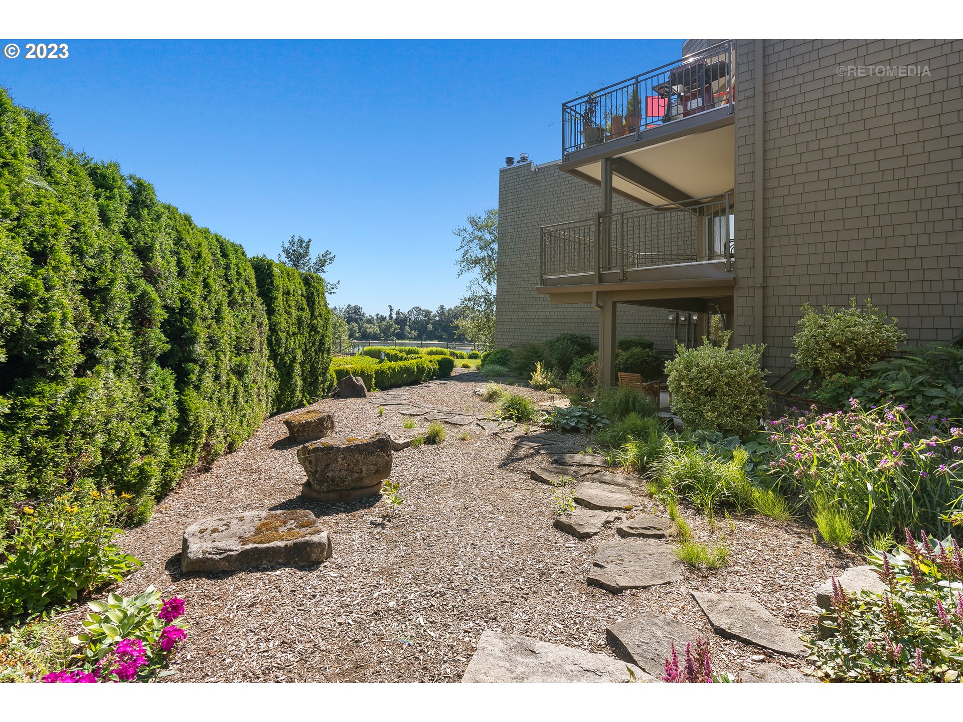 Photo #2: 23087026 Listing 
