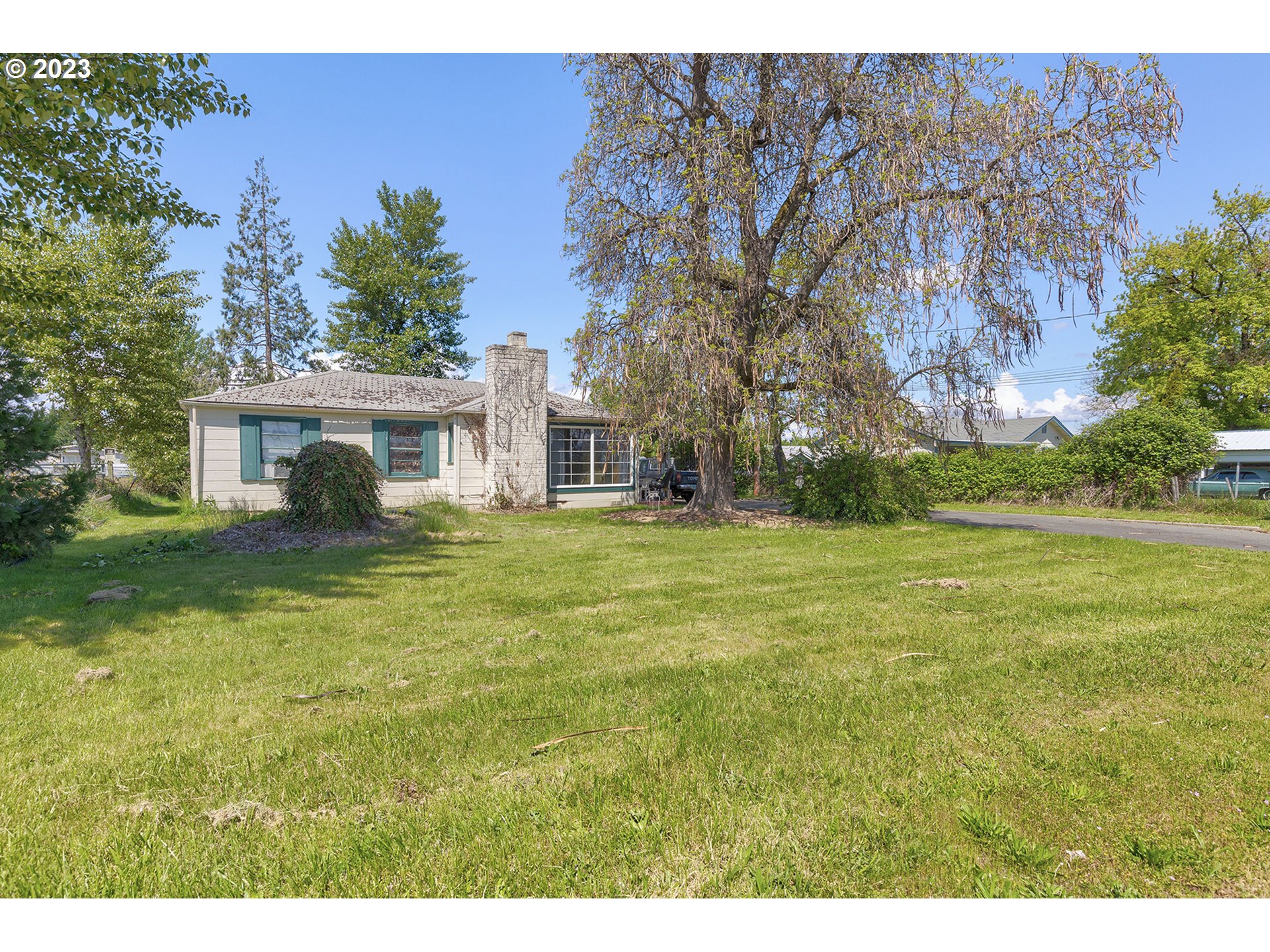1694 DOWELL RD, Grants Pass, OR 97527