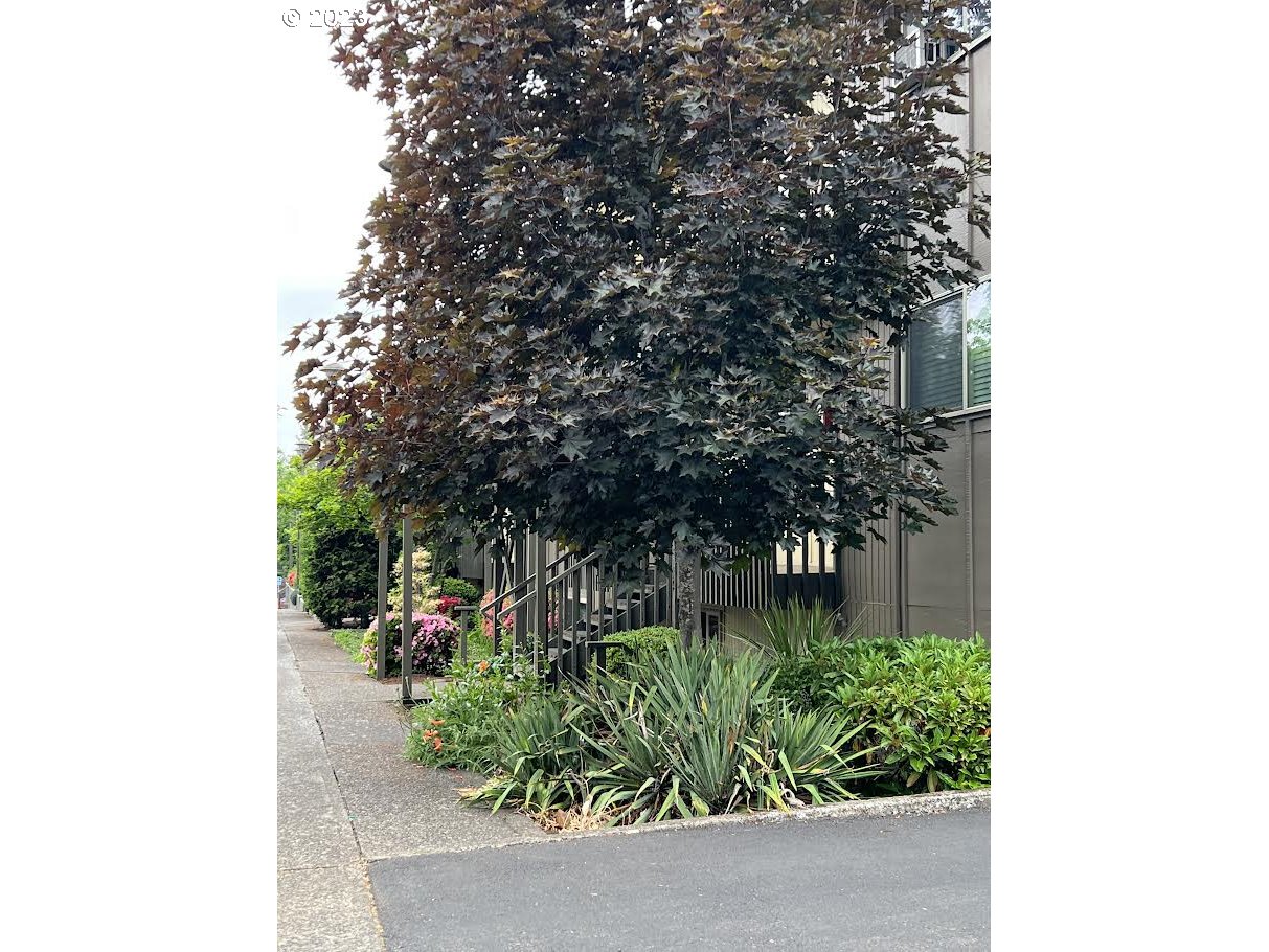 4071 DONALD ST H Eugene, Oregon Super Cute and Clean Condo in the Southwest Hills in the Wonderful Edgewood Villa. 2 Bedroom, 1 Full Bath makes for a very comfortable living space with a sliding door that leads to sweet covered deck overlooking beautifully landscaped courtyard & central swimming pool. Vinyl windows, small storage unit, washer, dryer and refrigerator are included. You'll have your own designated parking spot & there's low HOA dues. Conveniently located around shopping center, bus line, parks & trails.