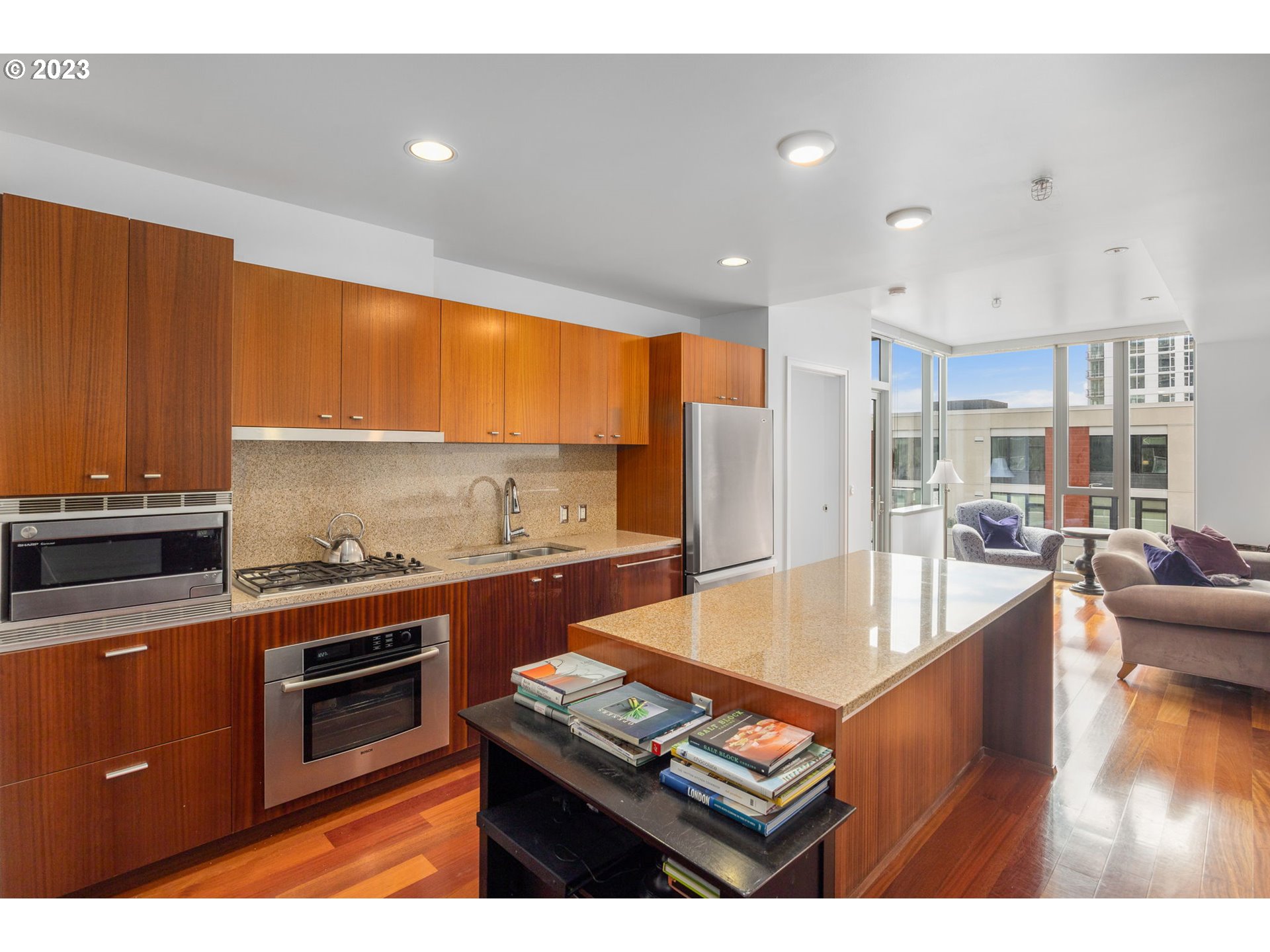 Photo #6: 23097309 Listing 