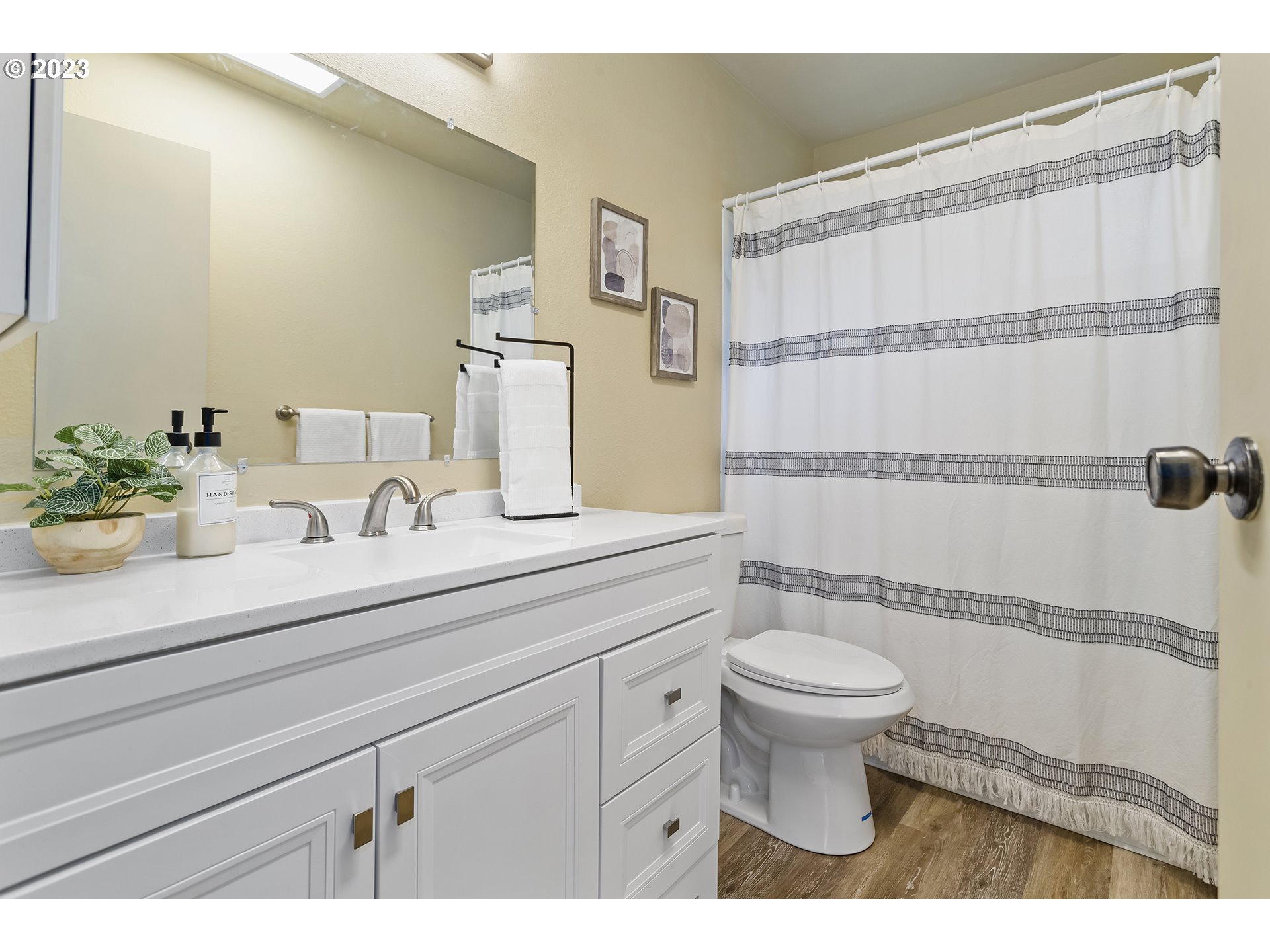 Photo #3: 23102072 Listing 