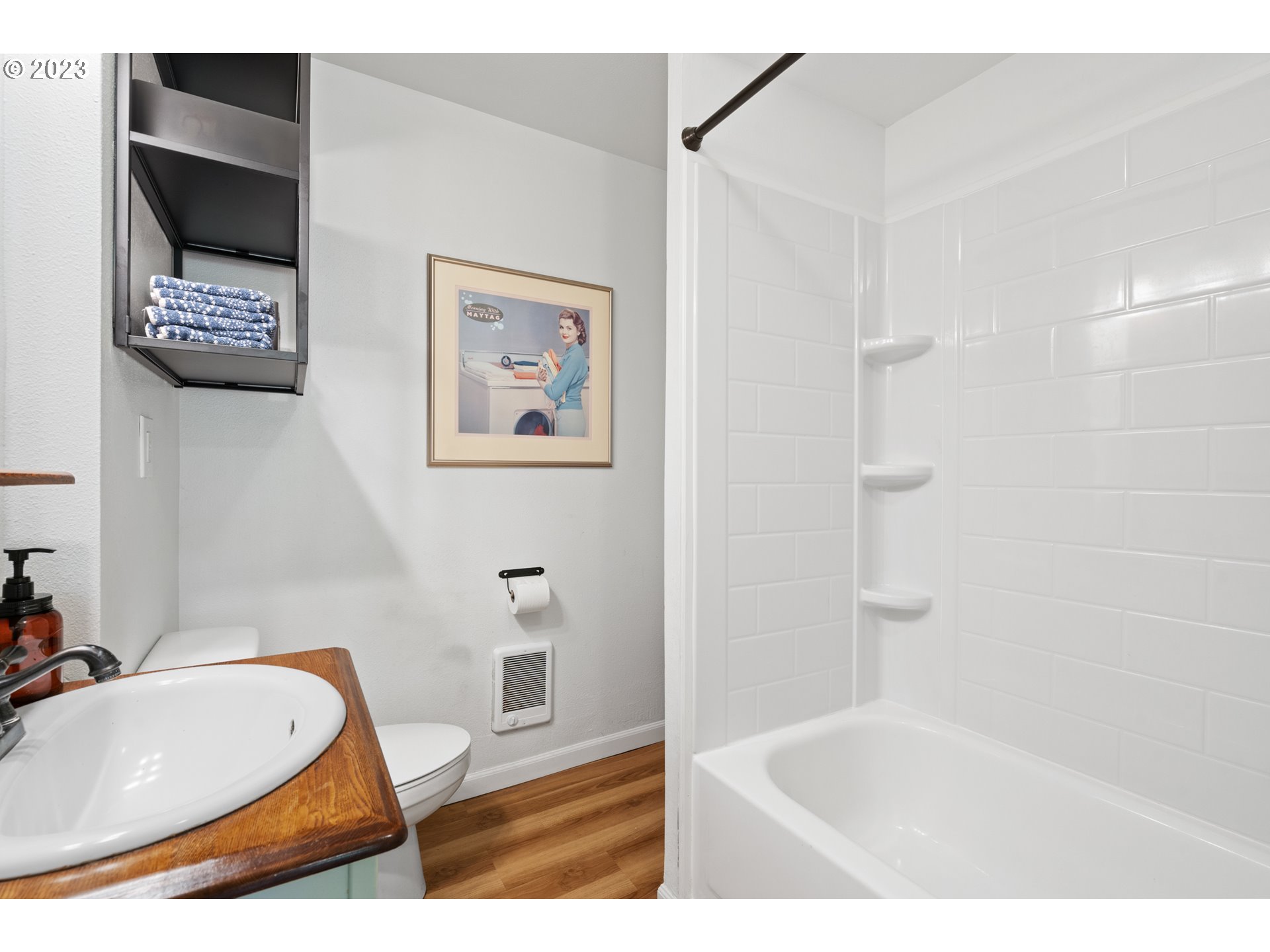 Photo #2: 23103615 Listing 