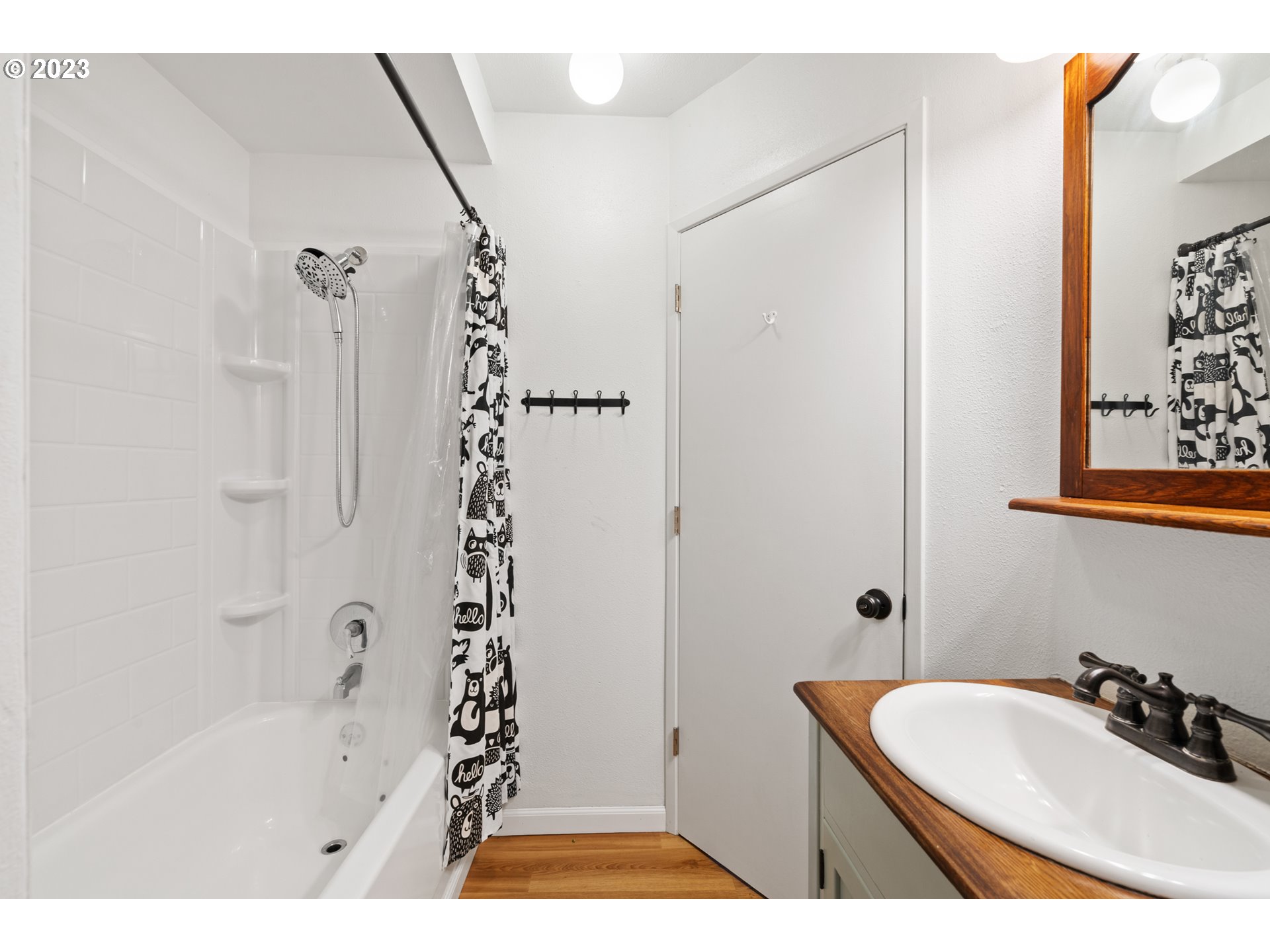 Photo #3: 23103615 Listing 