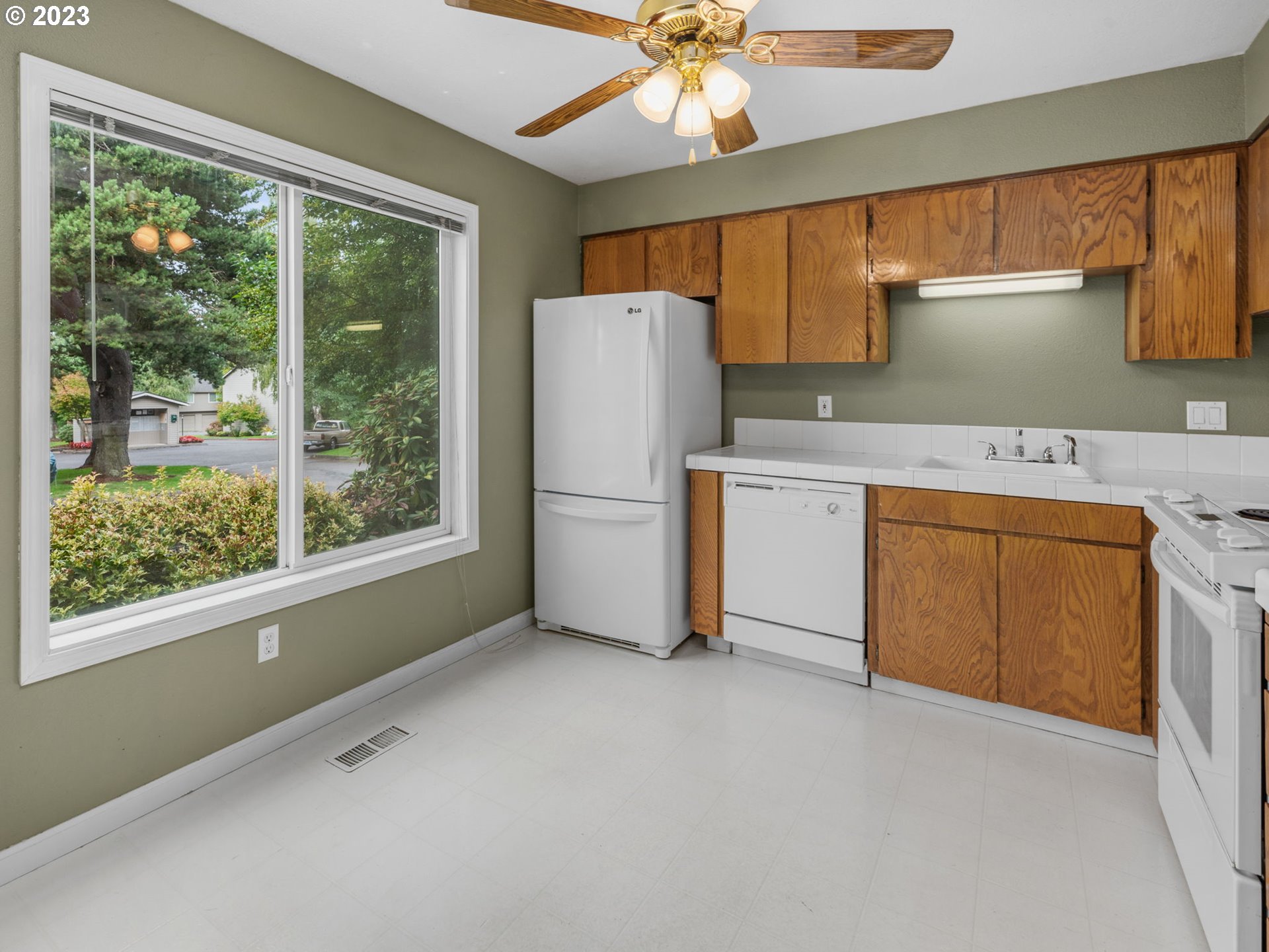 Photo #3: 23107240 Listing 