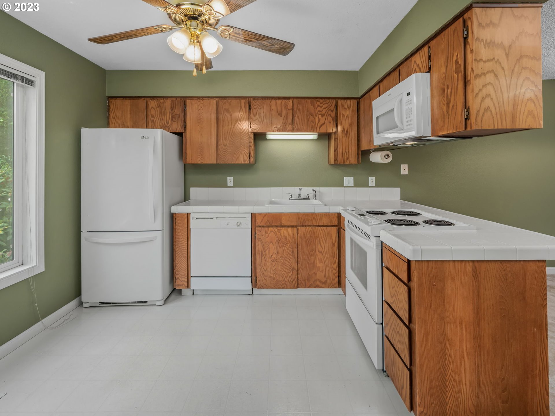 Photo #4: 23107240 Listing 
