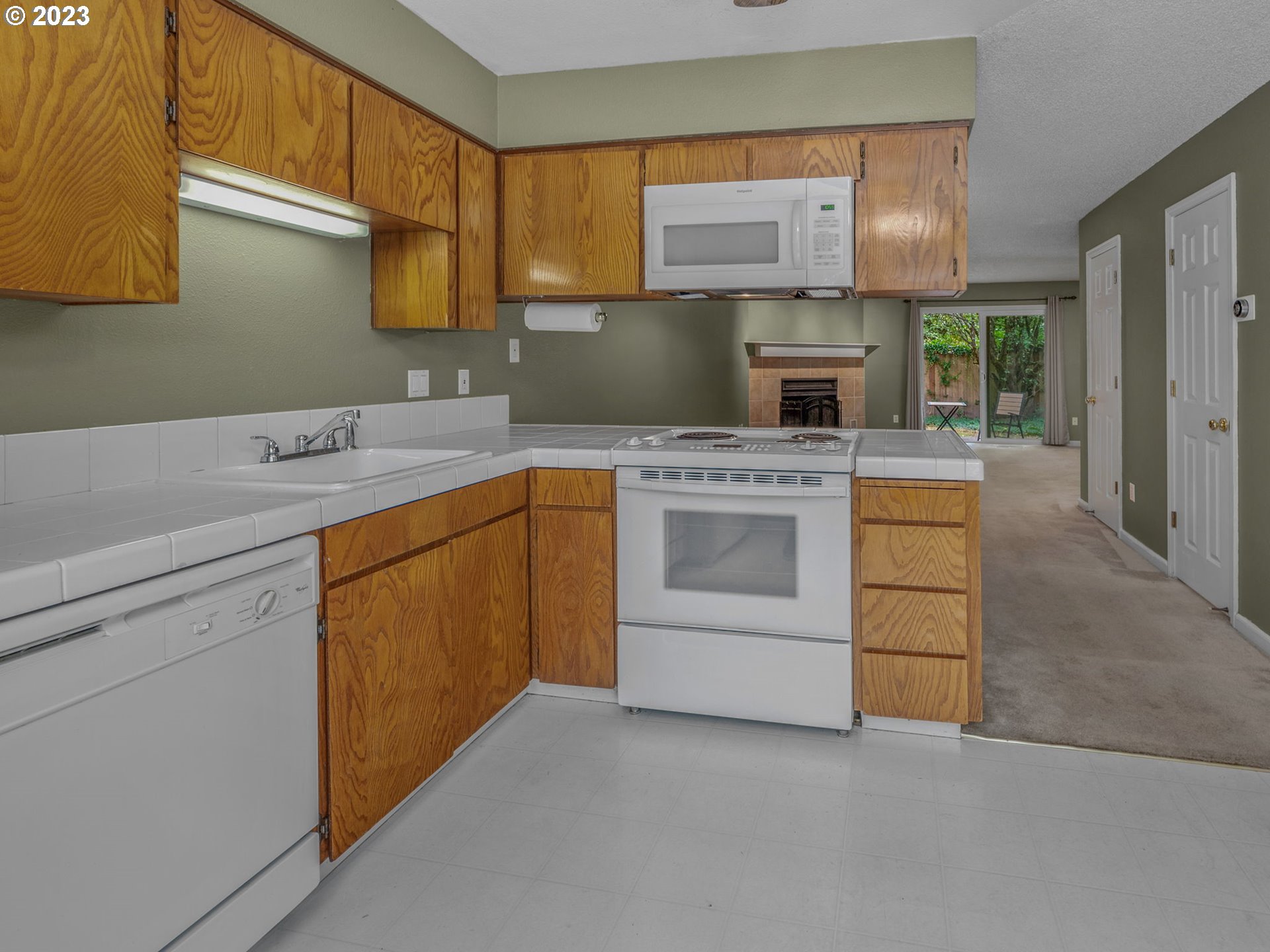 Photo #6: 23107240 Listing 