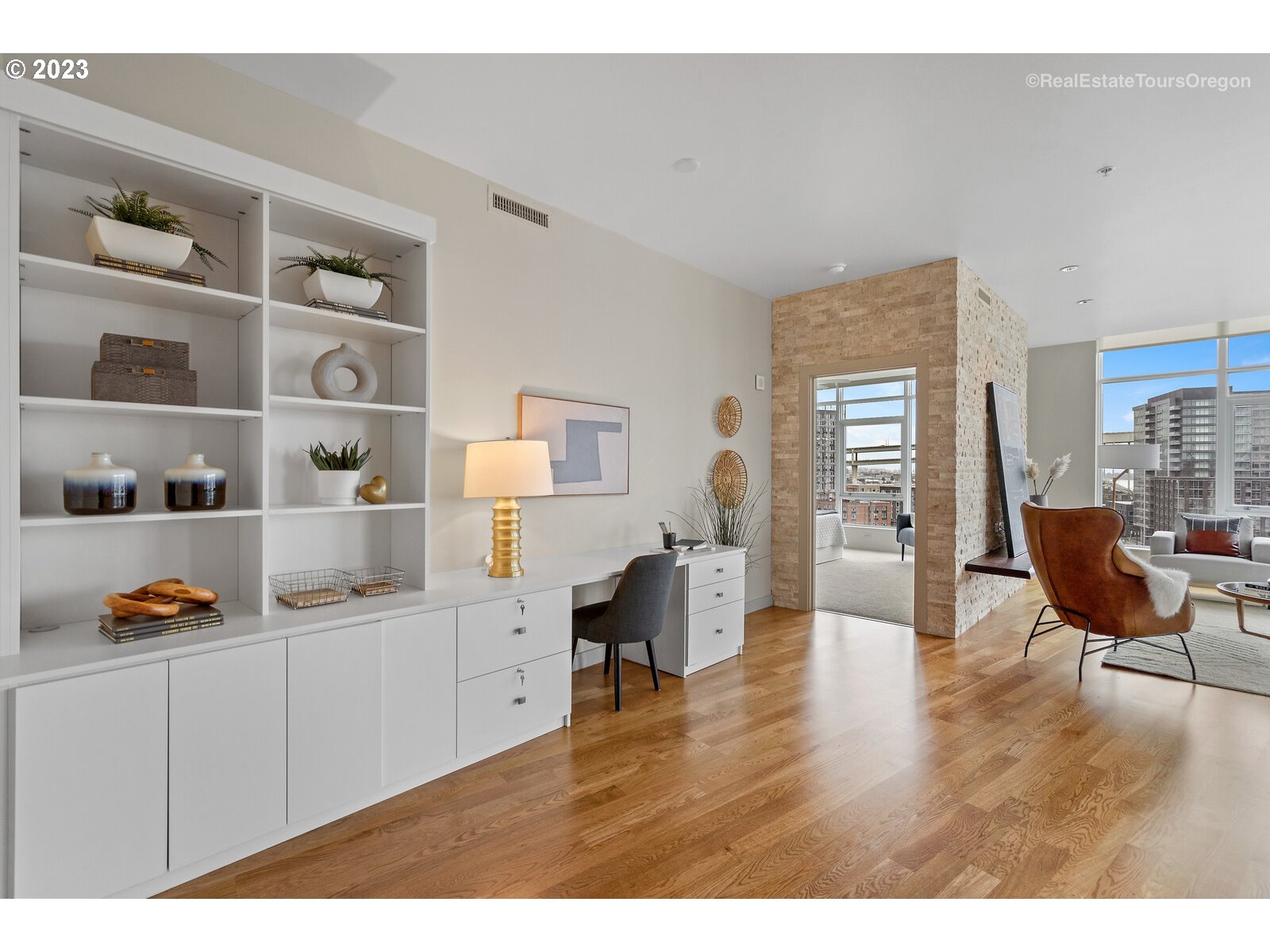Photo #4: 23107296 Listing 