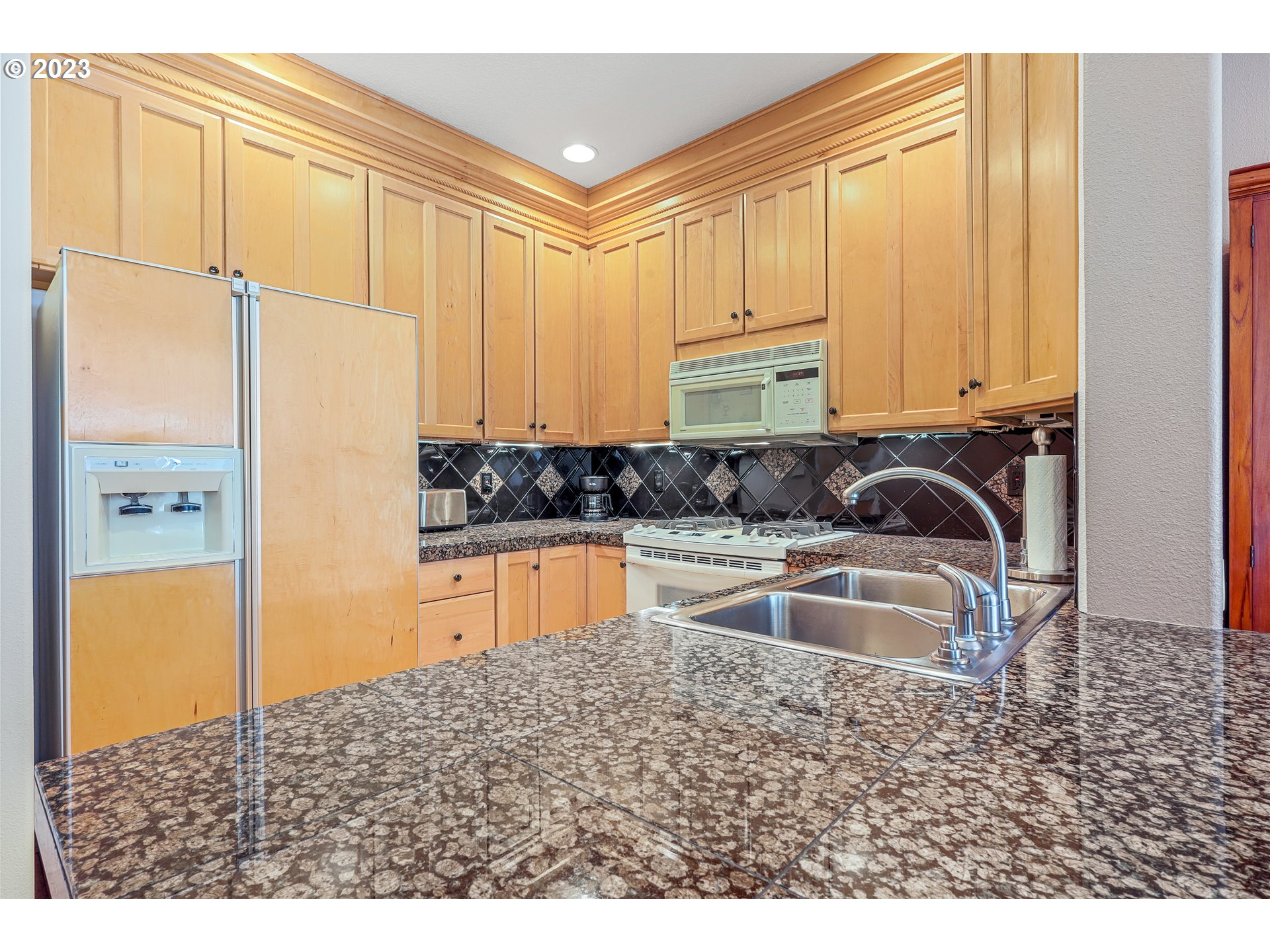 Homes for sale 9506 SW COMMONS CT, Beaverton, OR 97005 MLS2310...