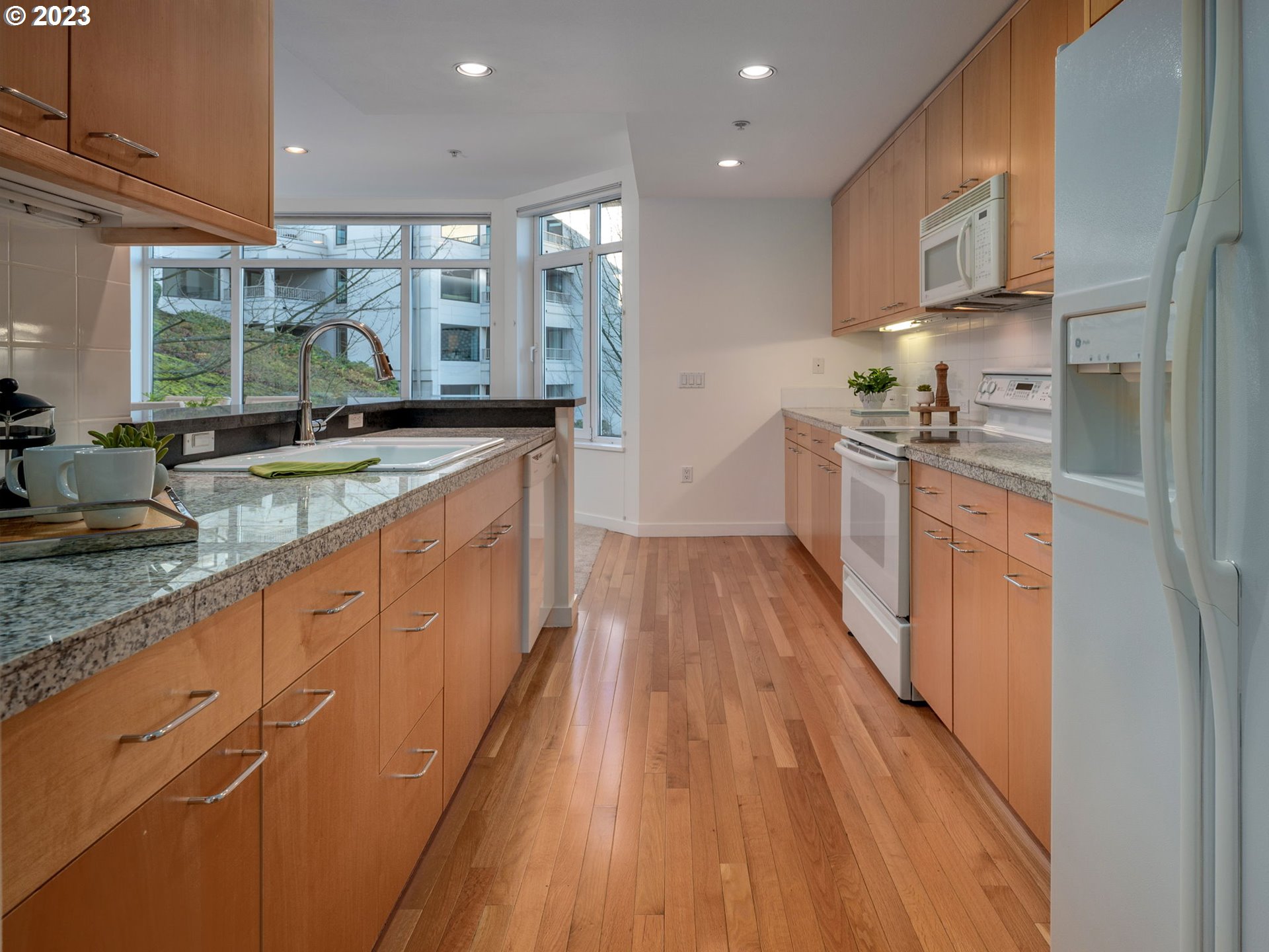Photo #6: 23110678 Listing 