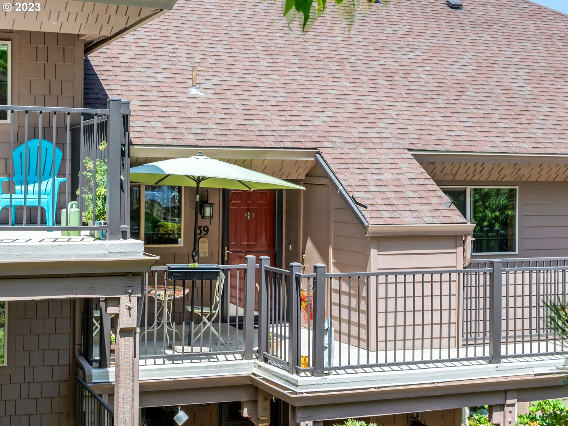 For Sale 39 Rockridge Dr, Eugene, OR 97405 2 Beds / 2 Full Baths