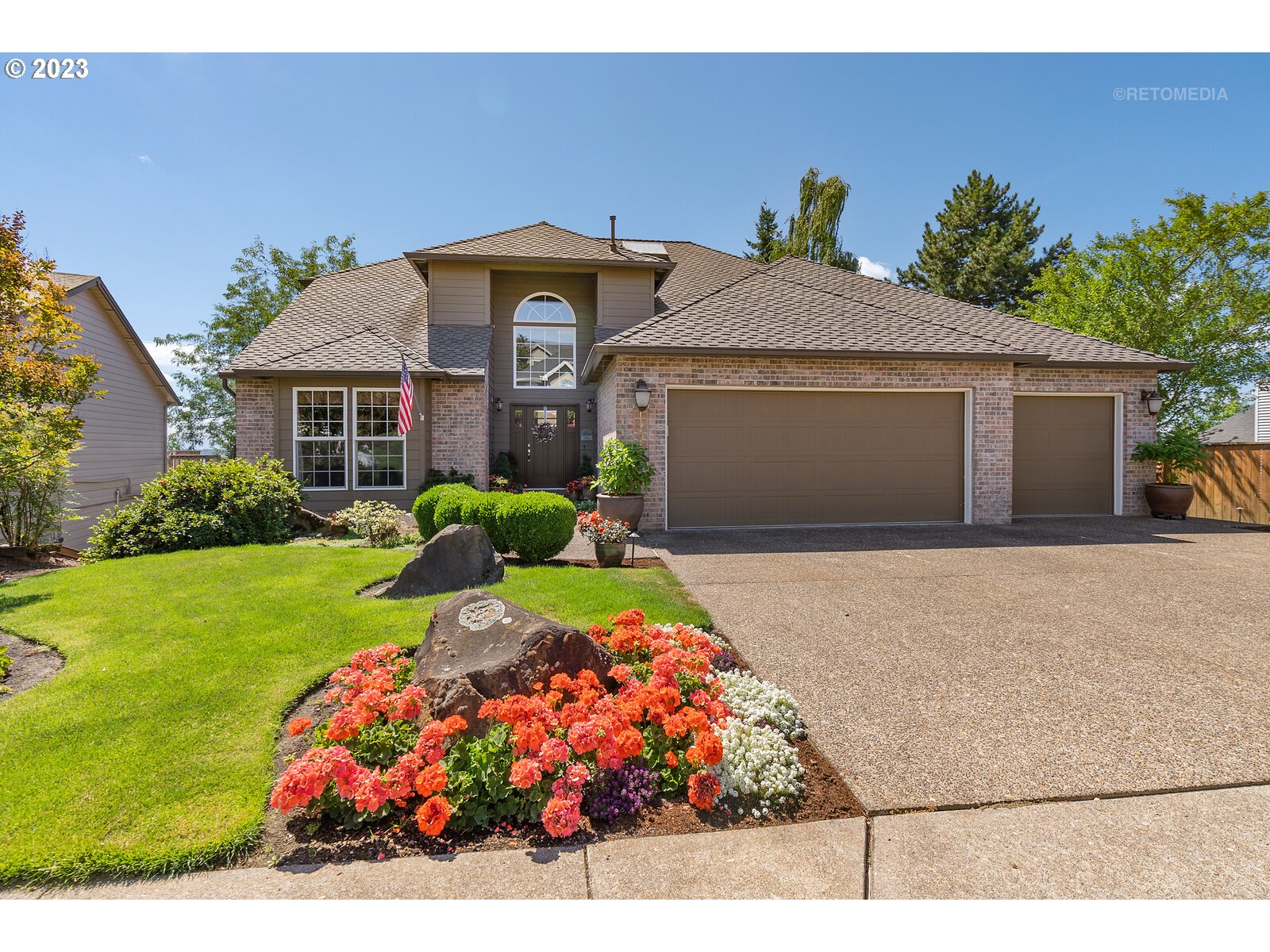 View main image for listing located at: 14376 SW Aynsley Way
