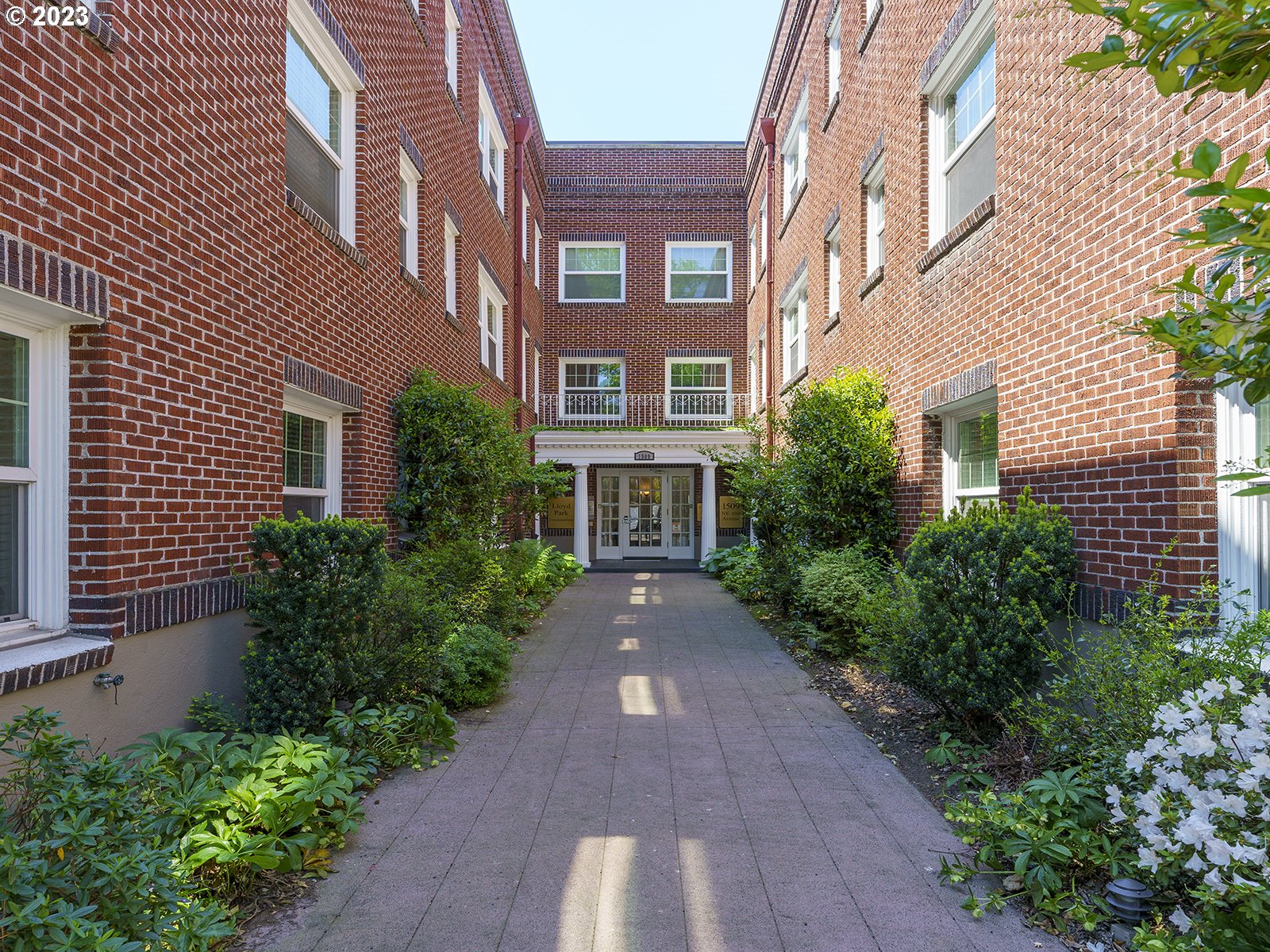 Photo #3: 23117025 Listing 