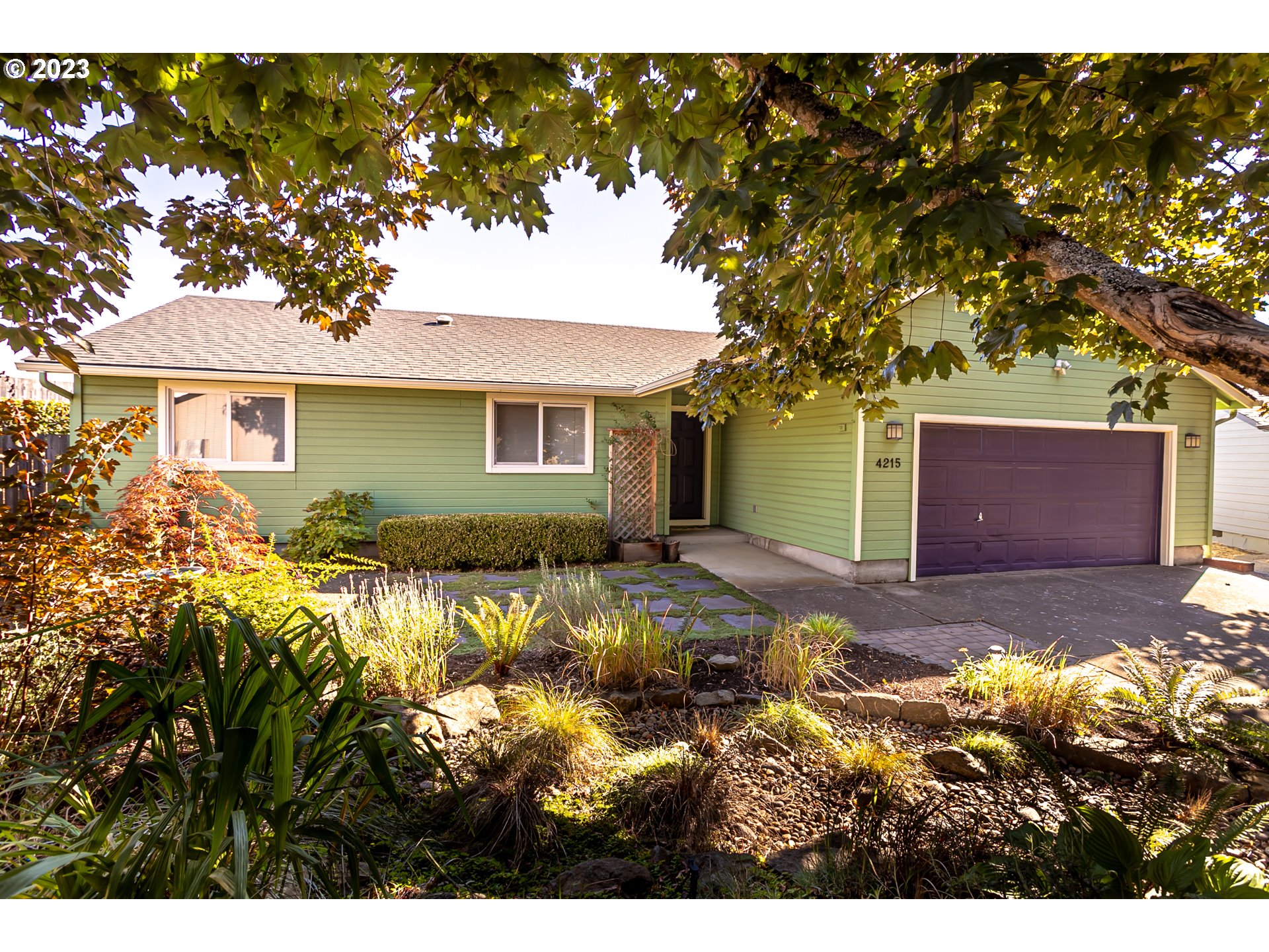 Impeccably maintained home on culdesac ready to move into! Open concept with vaulted ceilings, three bedrooms, and two bathrooms. Bright kitchen with pantry for extra storage. Large sunny backyard has a new deck and is fully fenced. Lots of recent updates including roof, paint, and bamboo flooring.