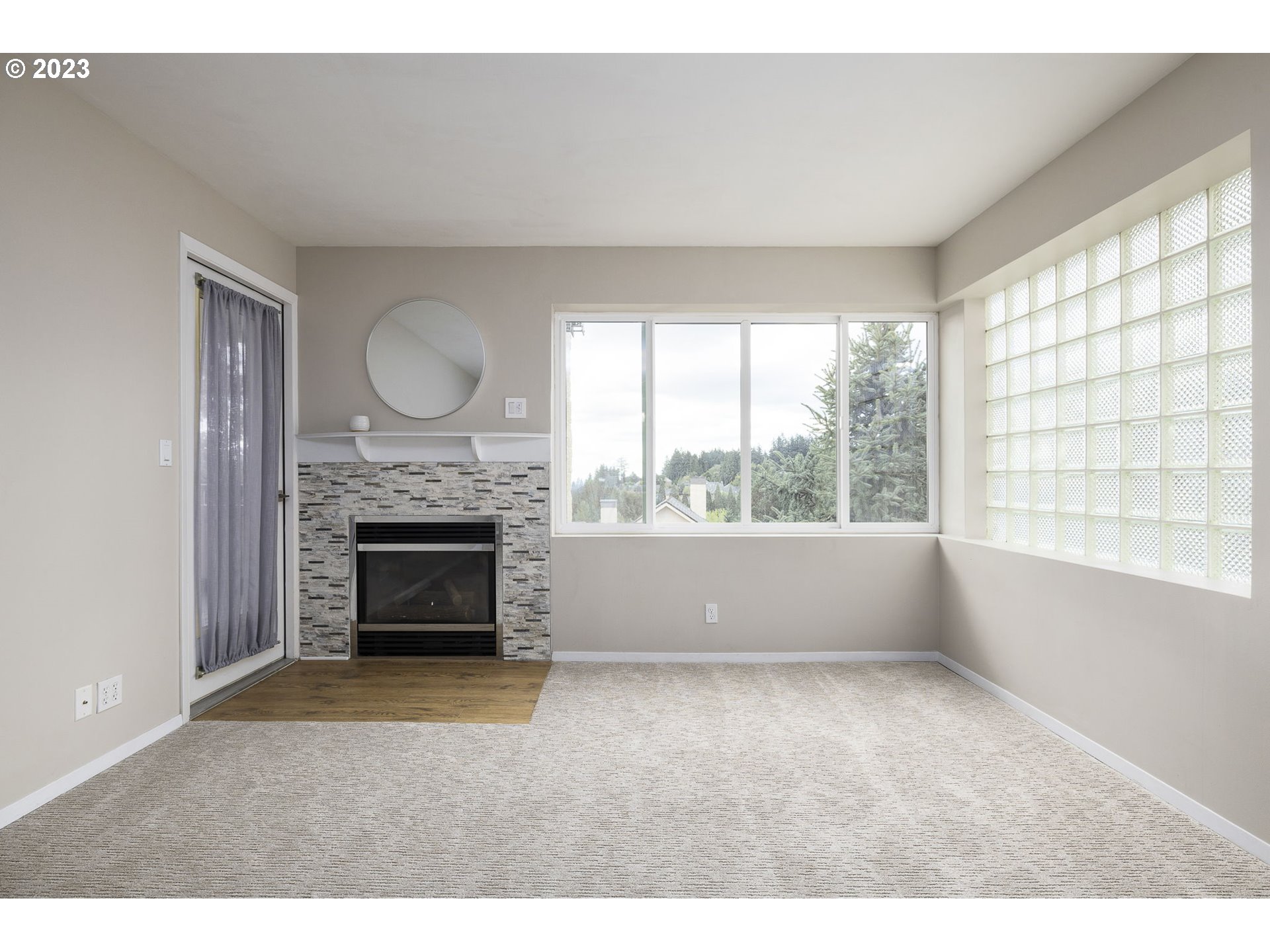 Photo #5: 23122479 Listing 