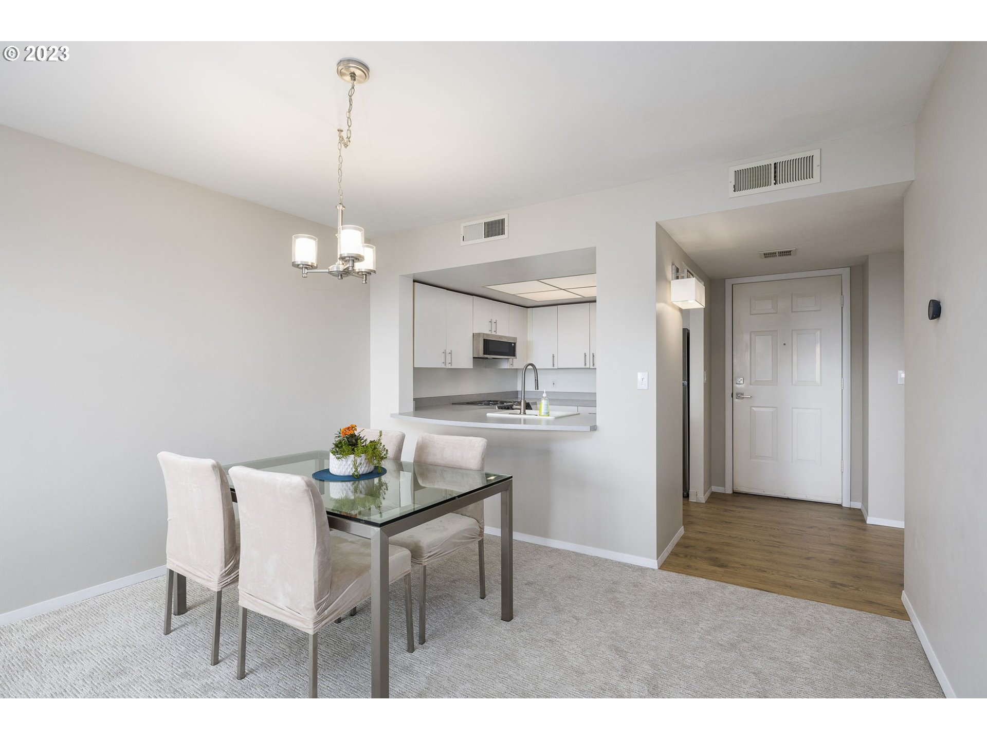 Photo #4: 23122479 Listing 
