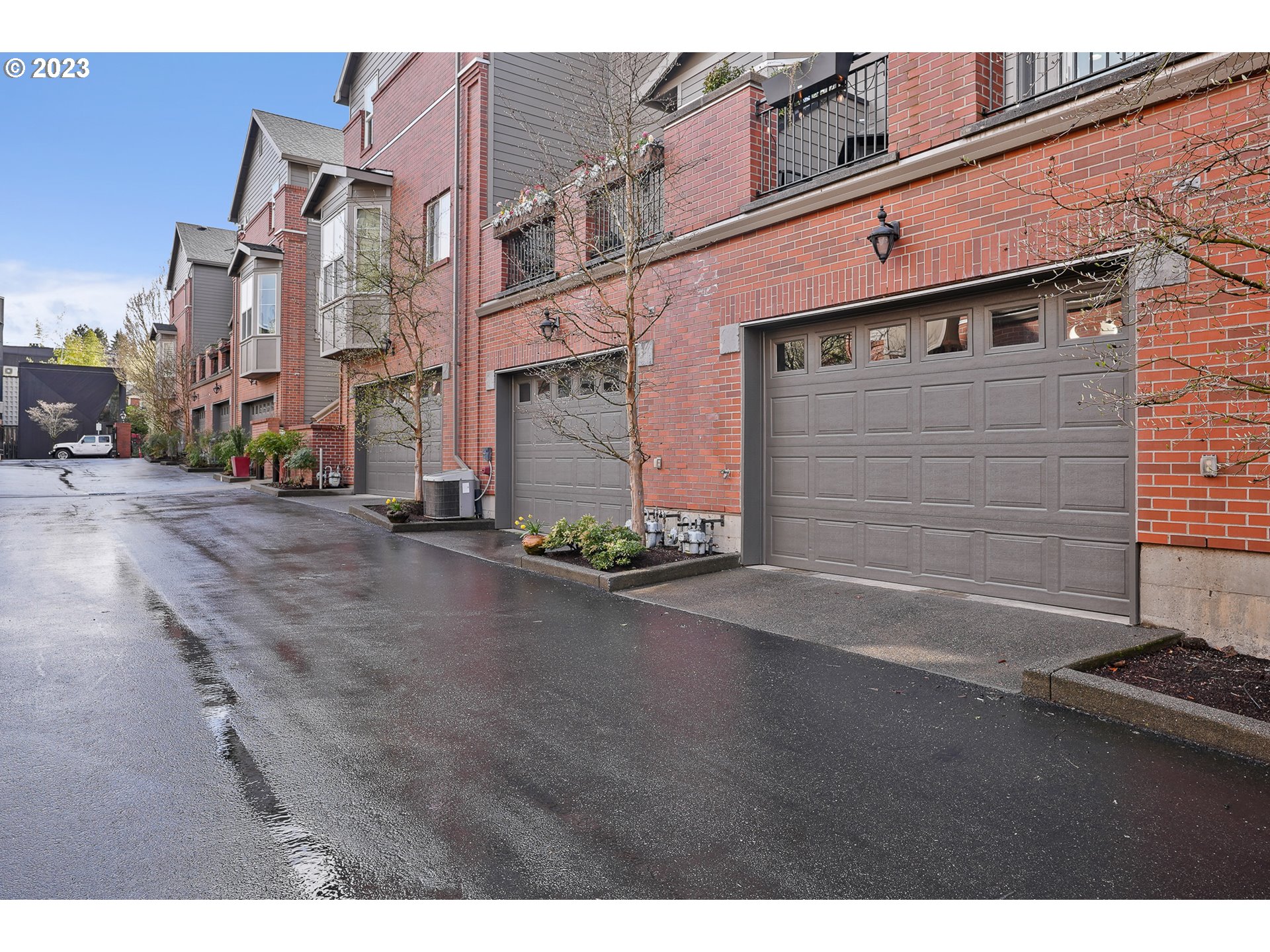 Photo #4: 23122571 Listing 