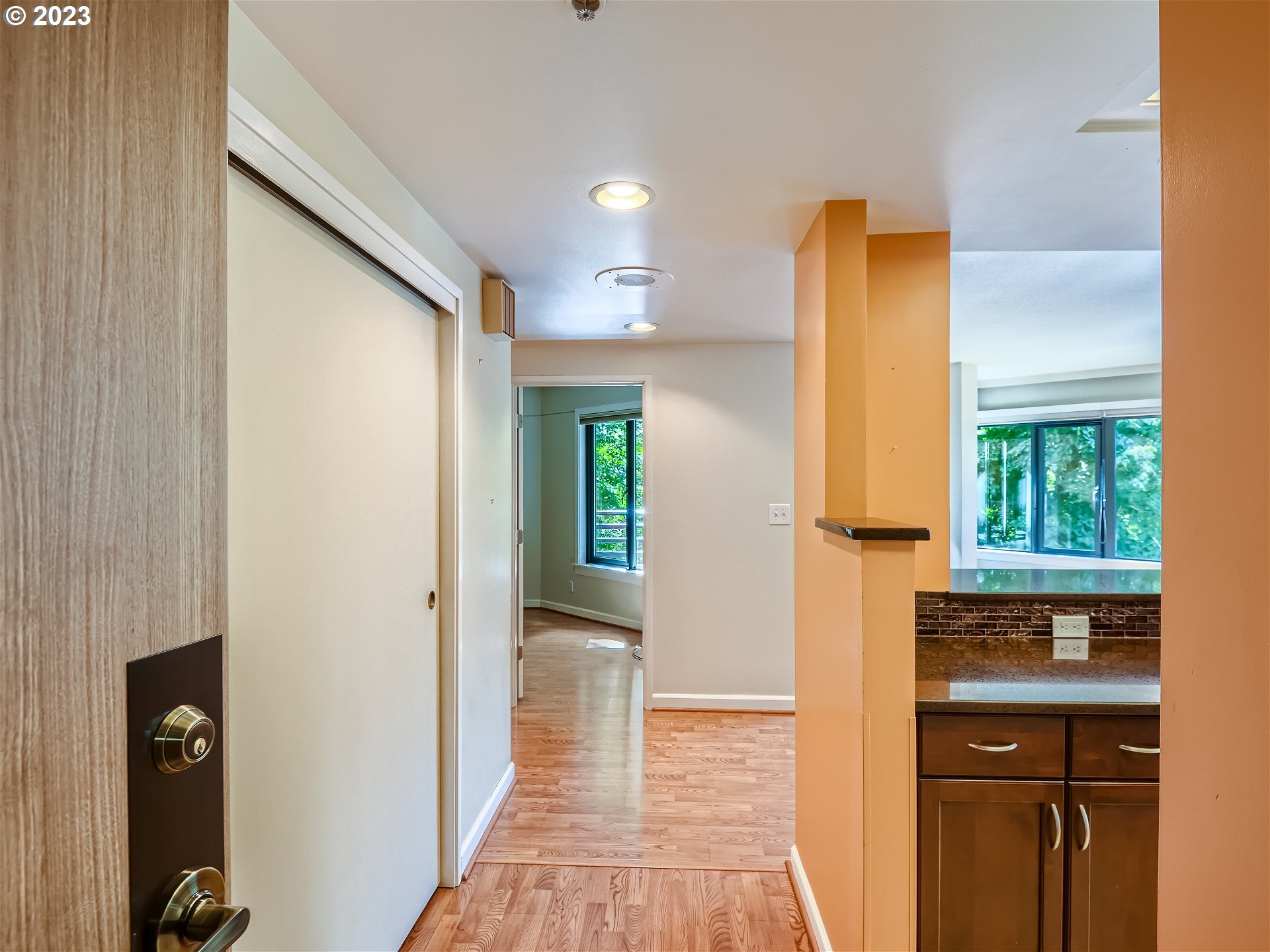 Photo #4: 23123451 Listing 