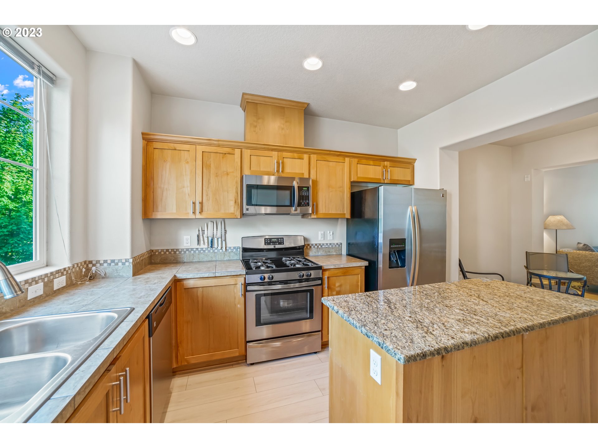 Photo #4: 23125027 Listing 