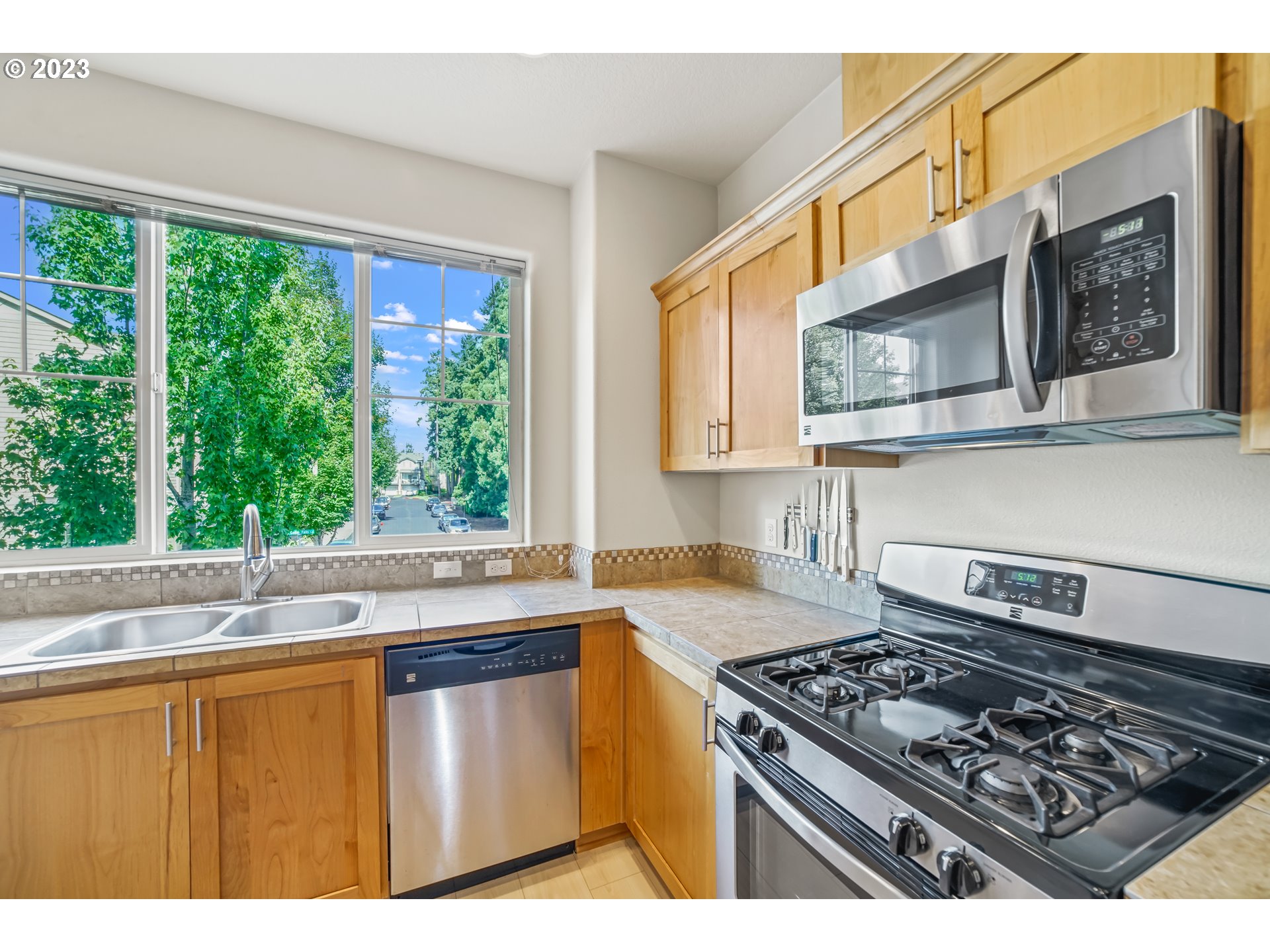 Photo #5: 23125027 Listing 