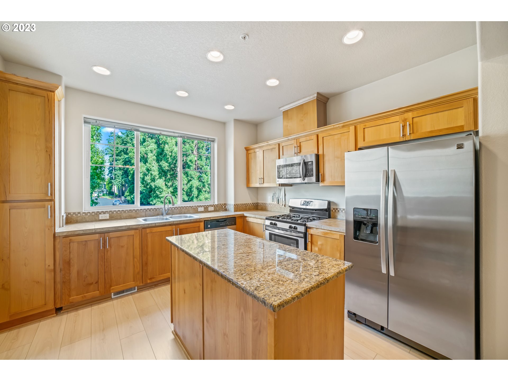 Photo #3: 23125027 Listing 