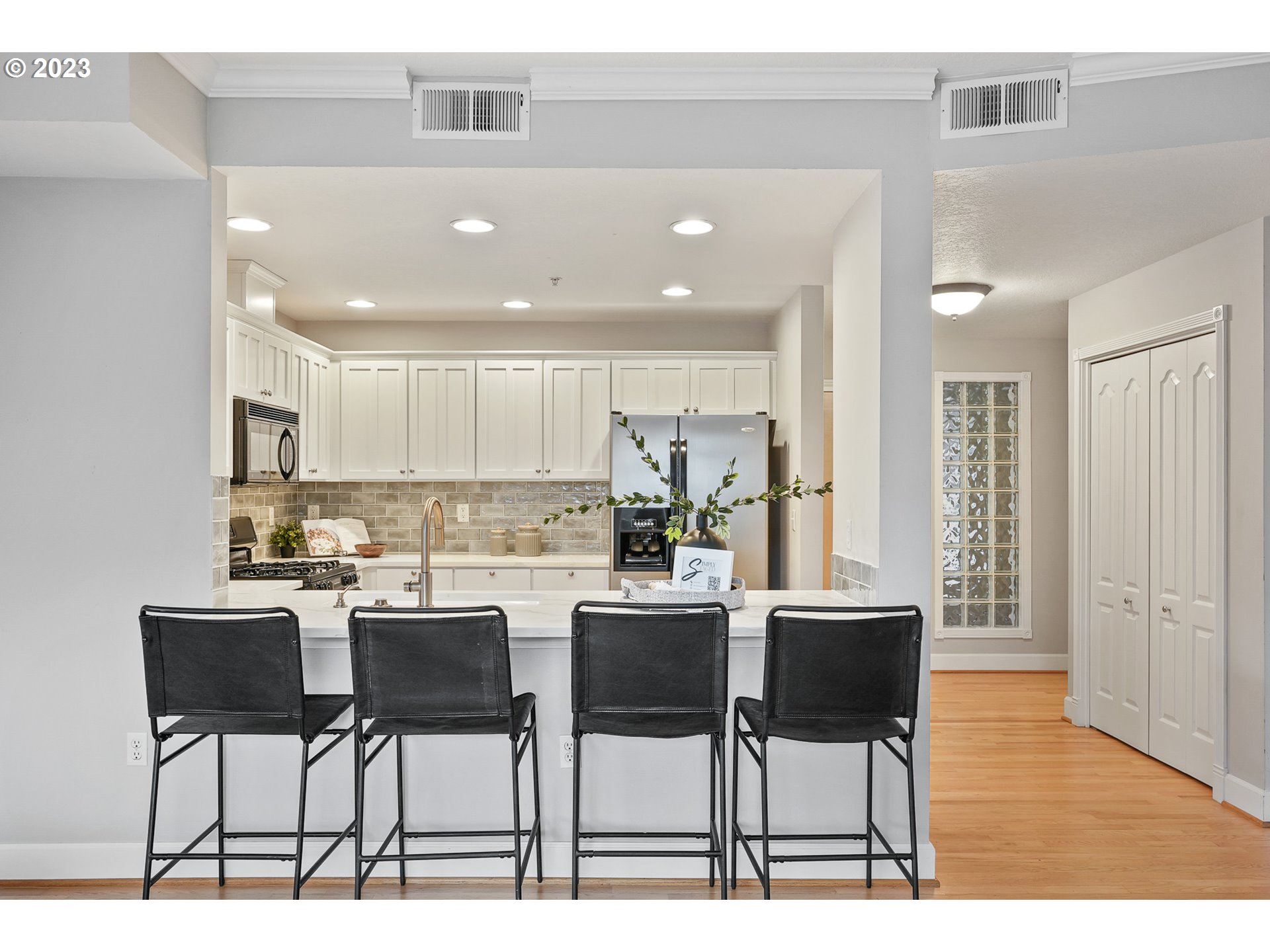 Photo #4: 23129762 Listing 