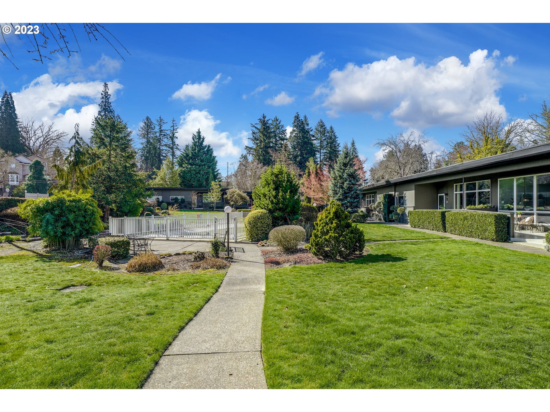 Photo #3: 23130570 Listing 