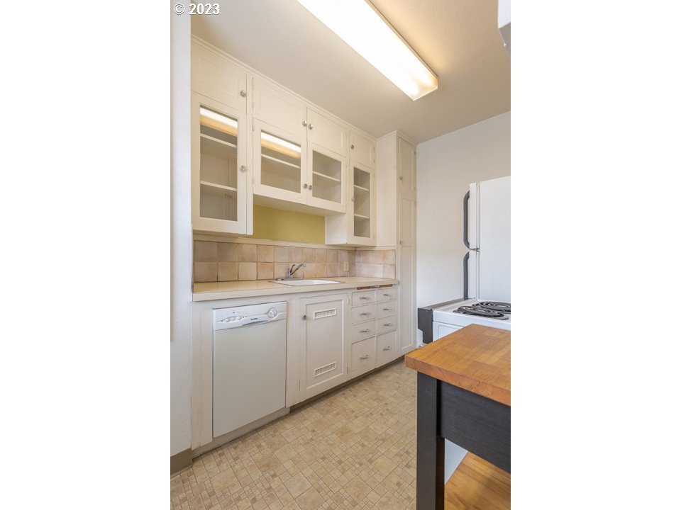 Photo #4: 23130645 Listing 